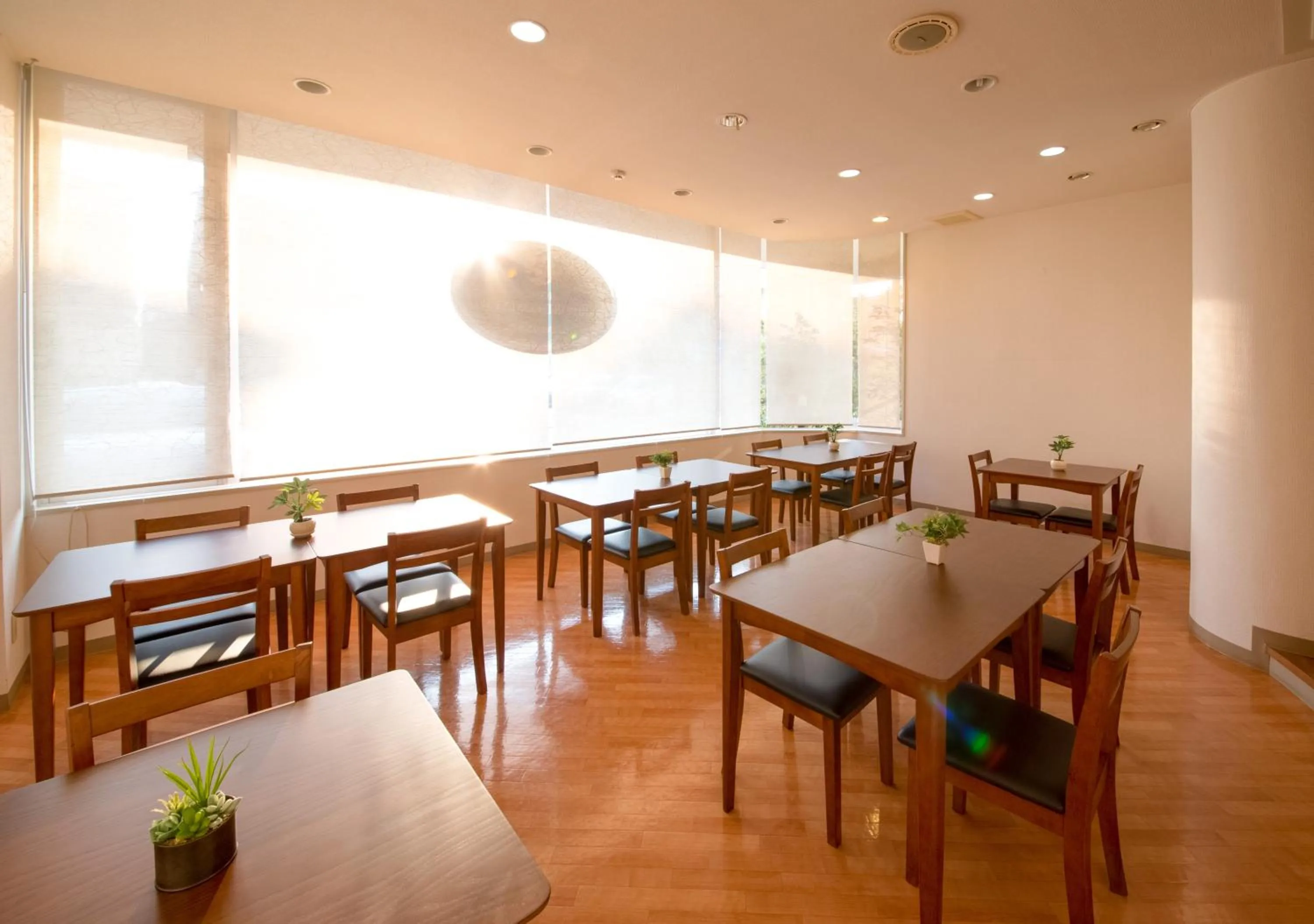 Restaurant/places to eat in Hotel Airport Komatsu