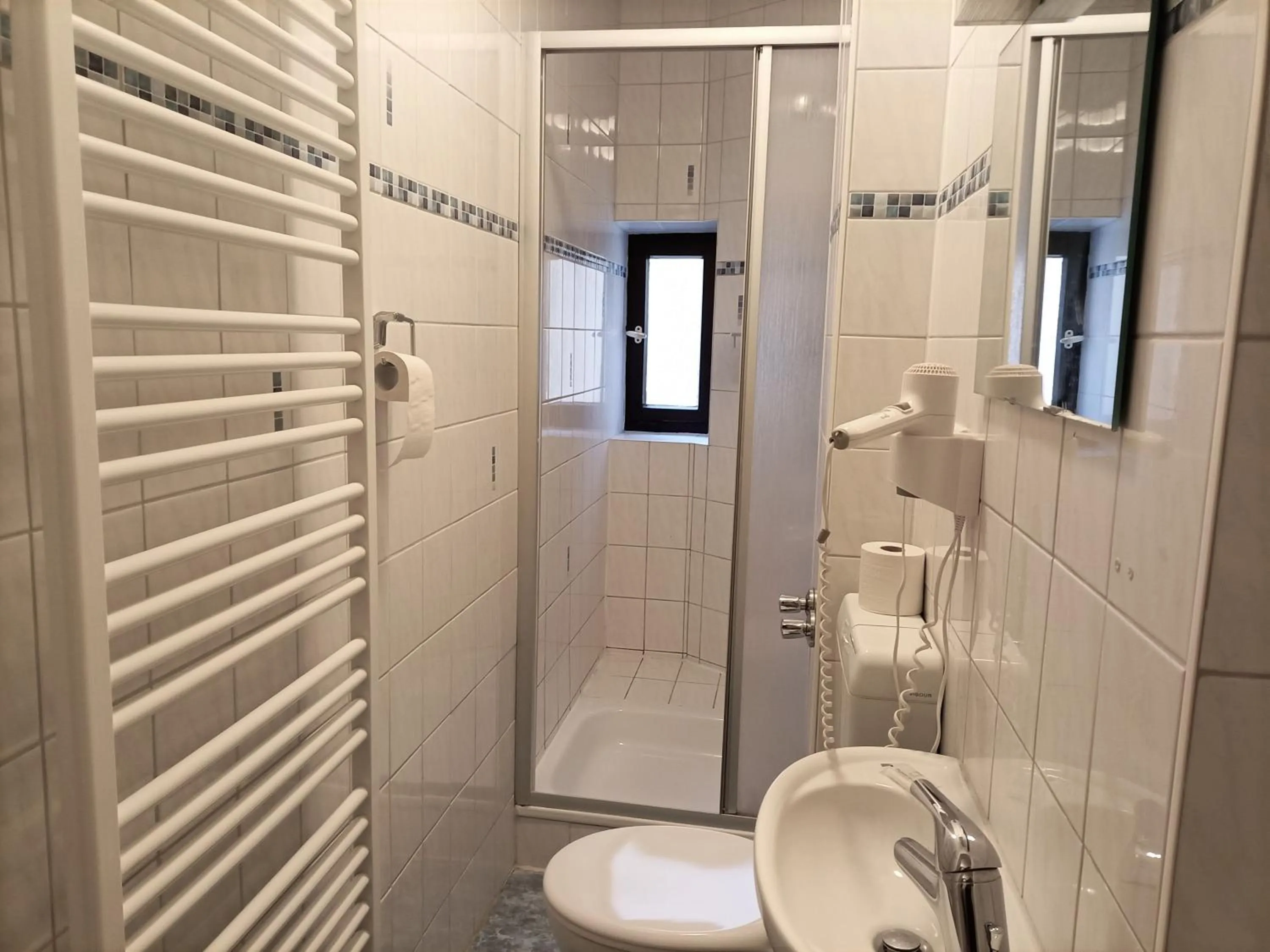 Shower in Hotel An der Karlstadt