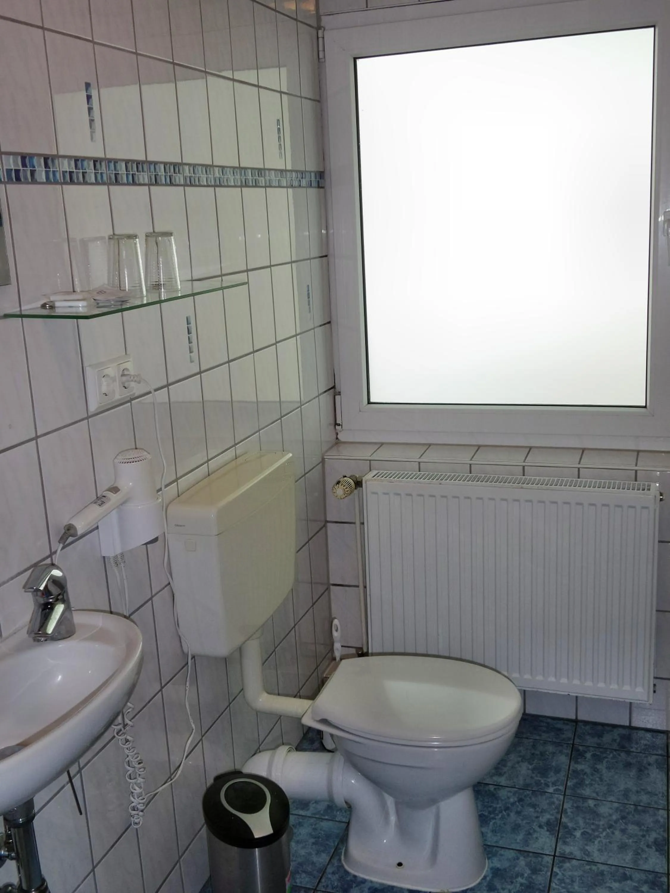 Toilet in Hotel An der Karlstadt