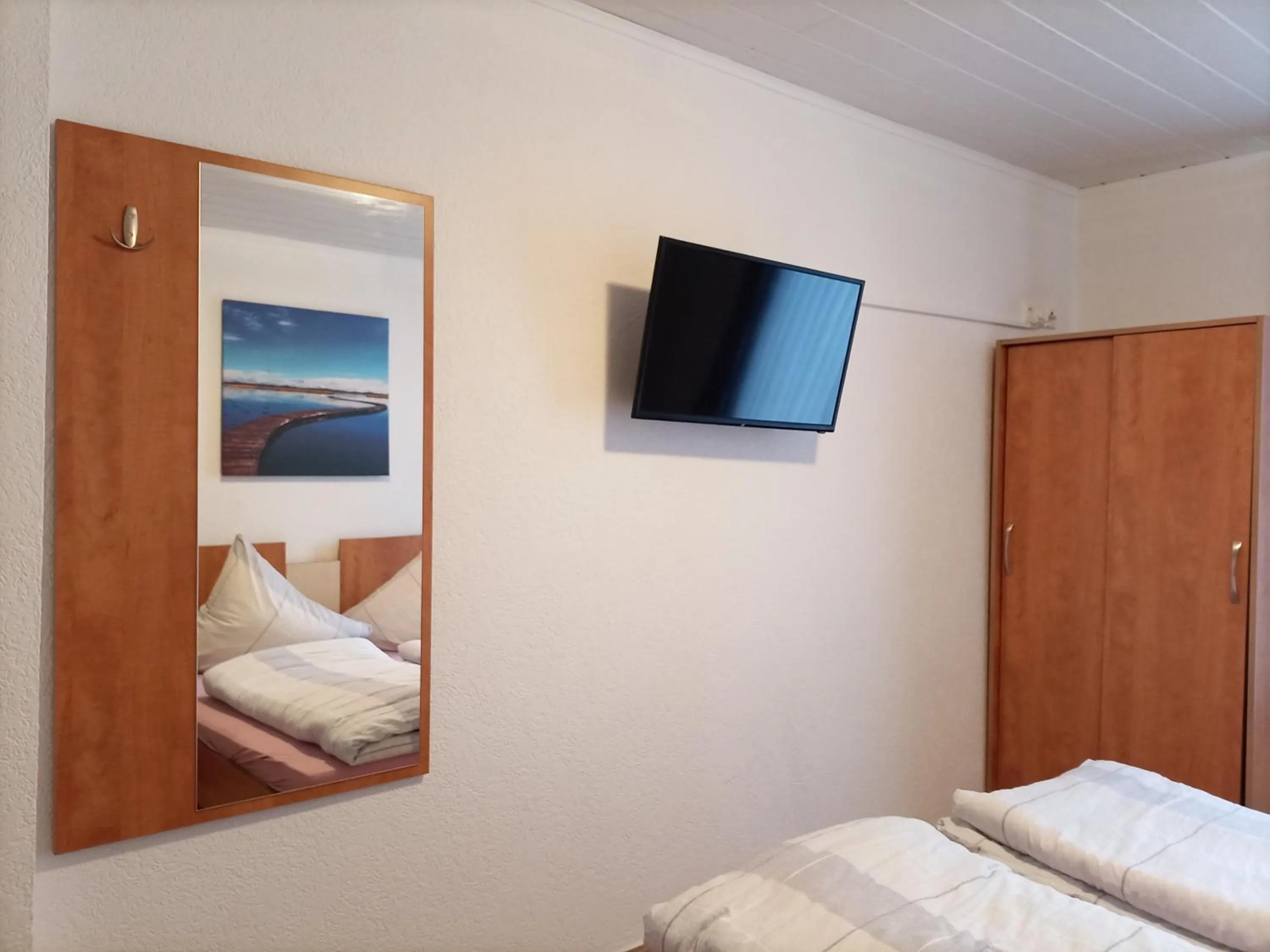 TV and multimedia, Bed in Hotel An der Karlstadt