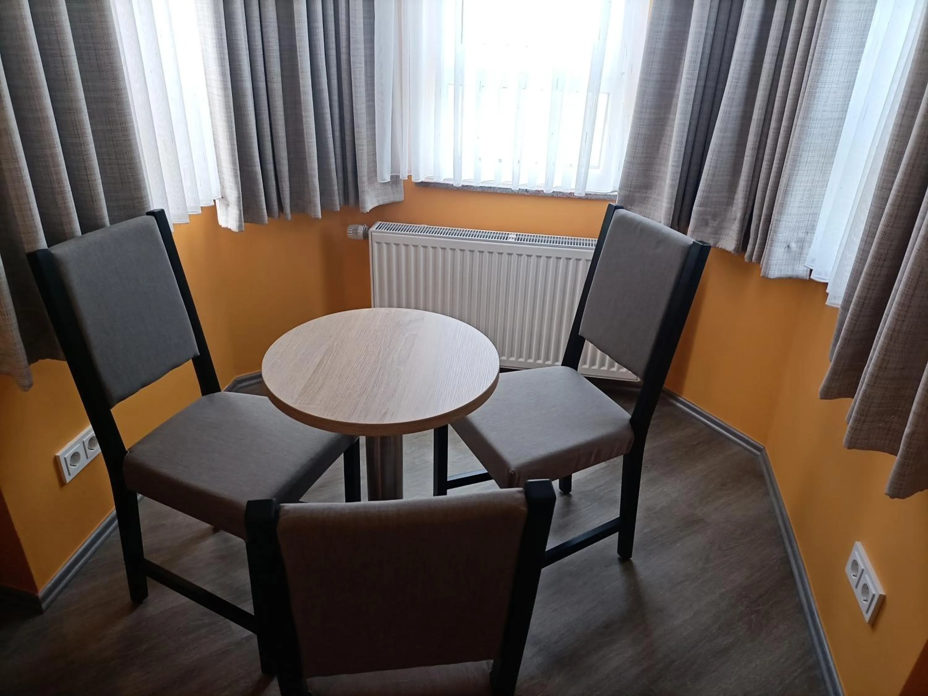 Photo of the whole room in Hotel An der Karlstadt