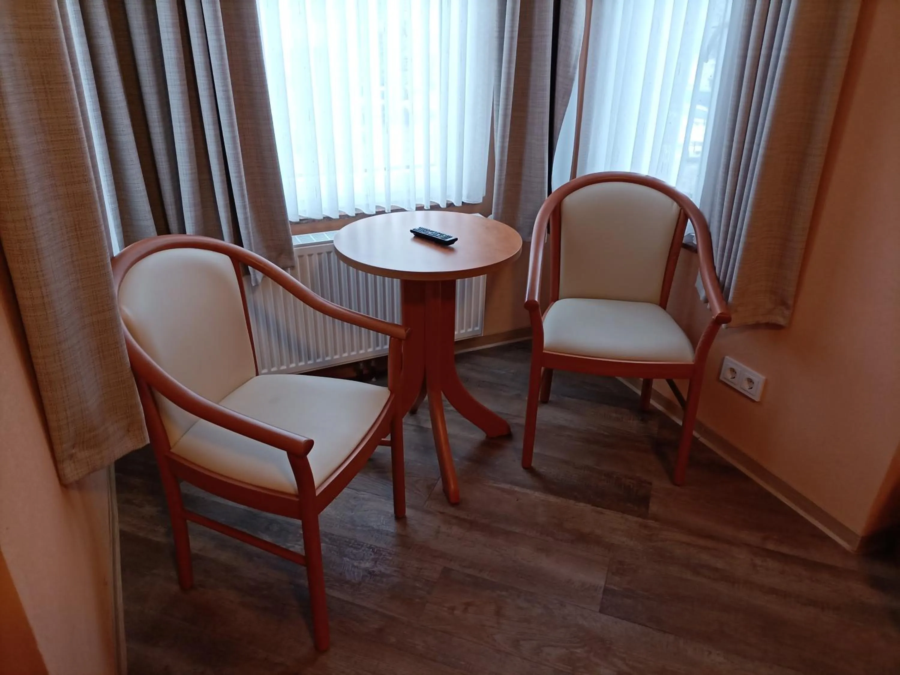 Photo of the whole room in Hotel An der Karlstadt