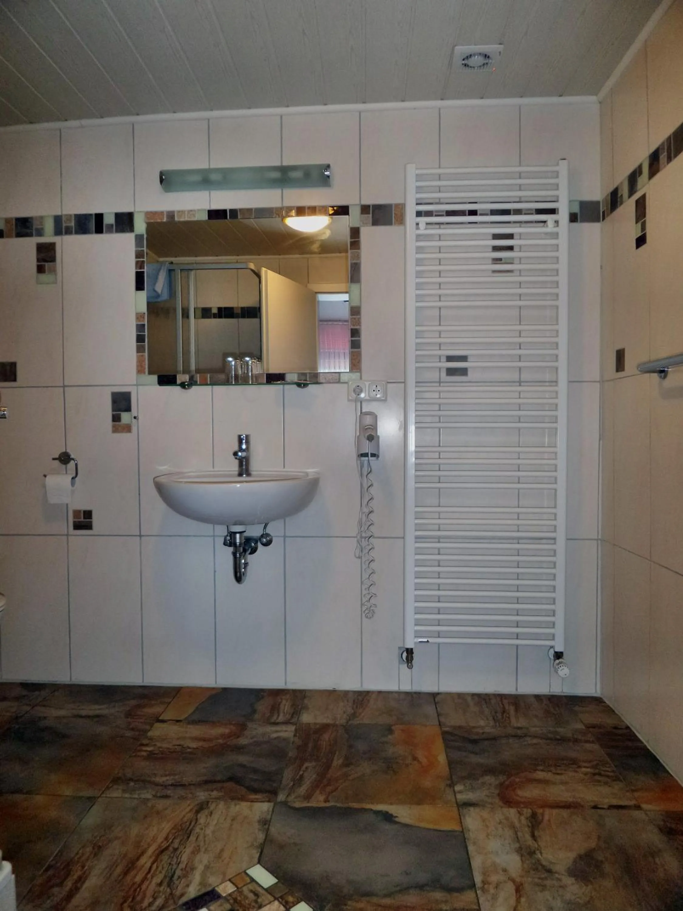 Shower in Hotel An der Karlstadt