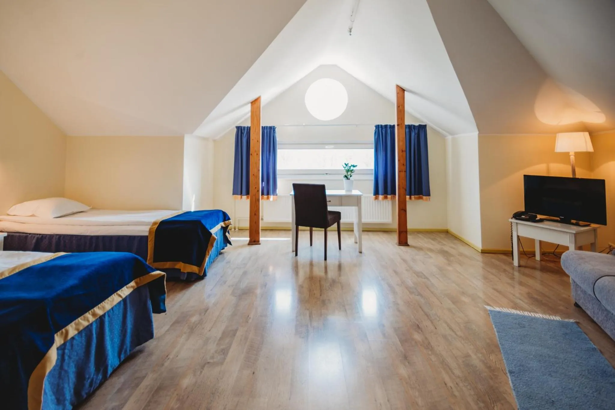 Shower, Bed in Economy Hotel