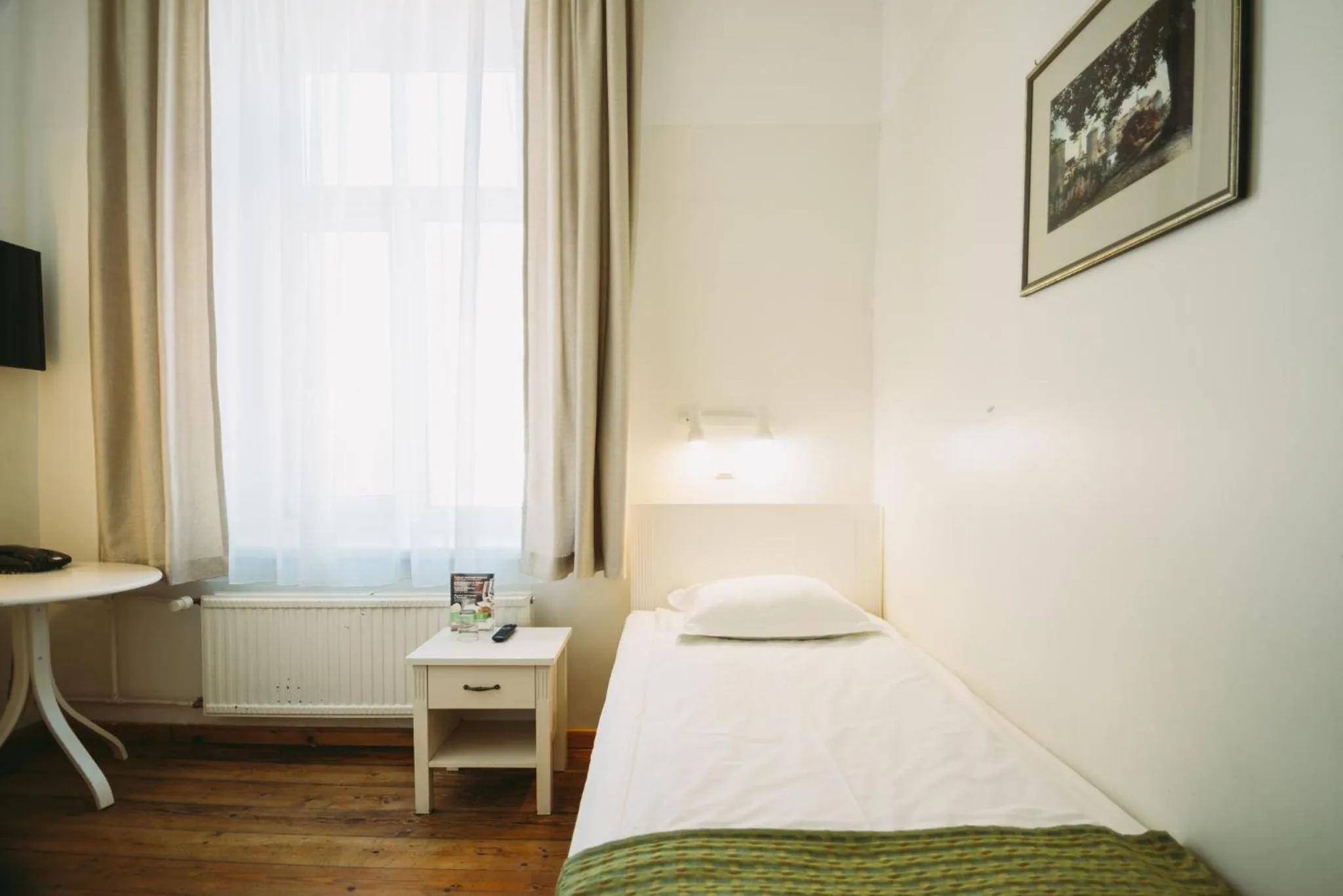 Shower, Bed in Economy Hotel