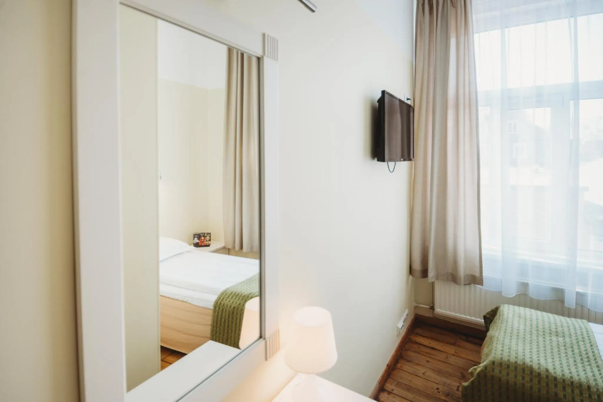 Bedroom, Bed in Economy Hotel