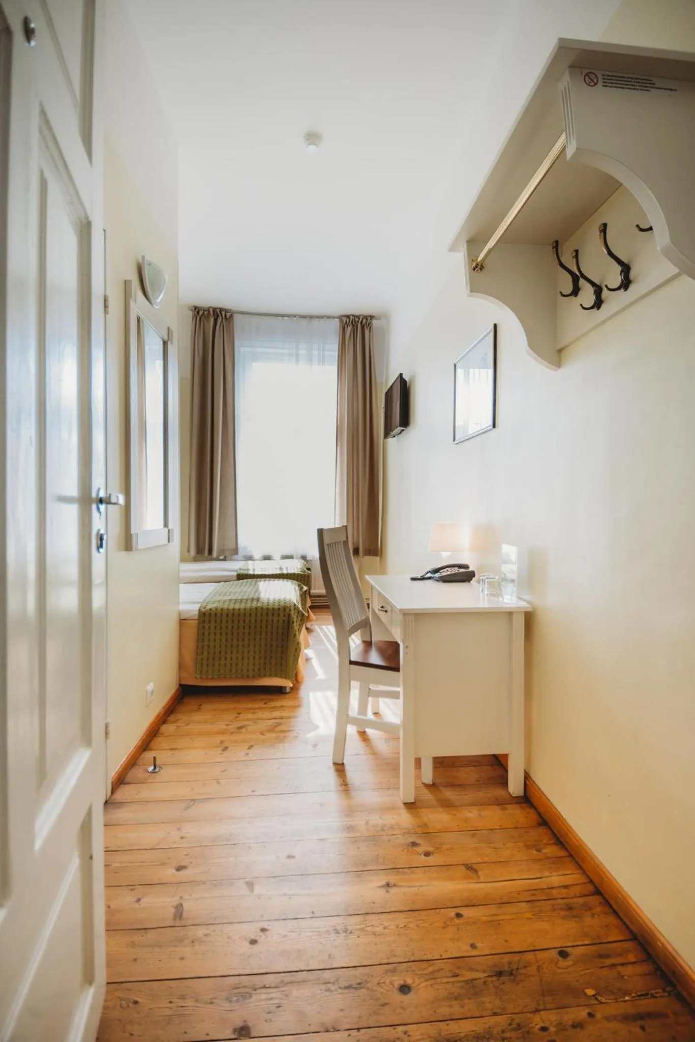 Shower, Bed in Economy Hotel