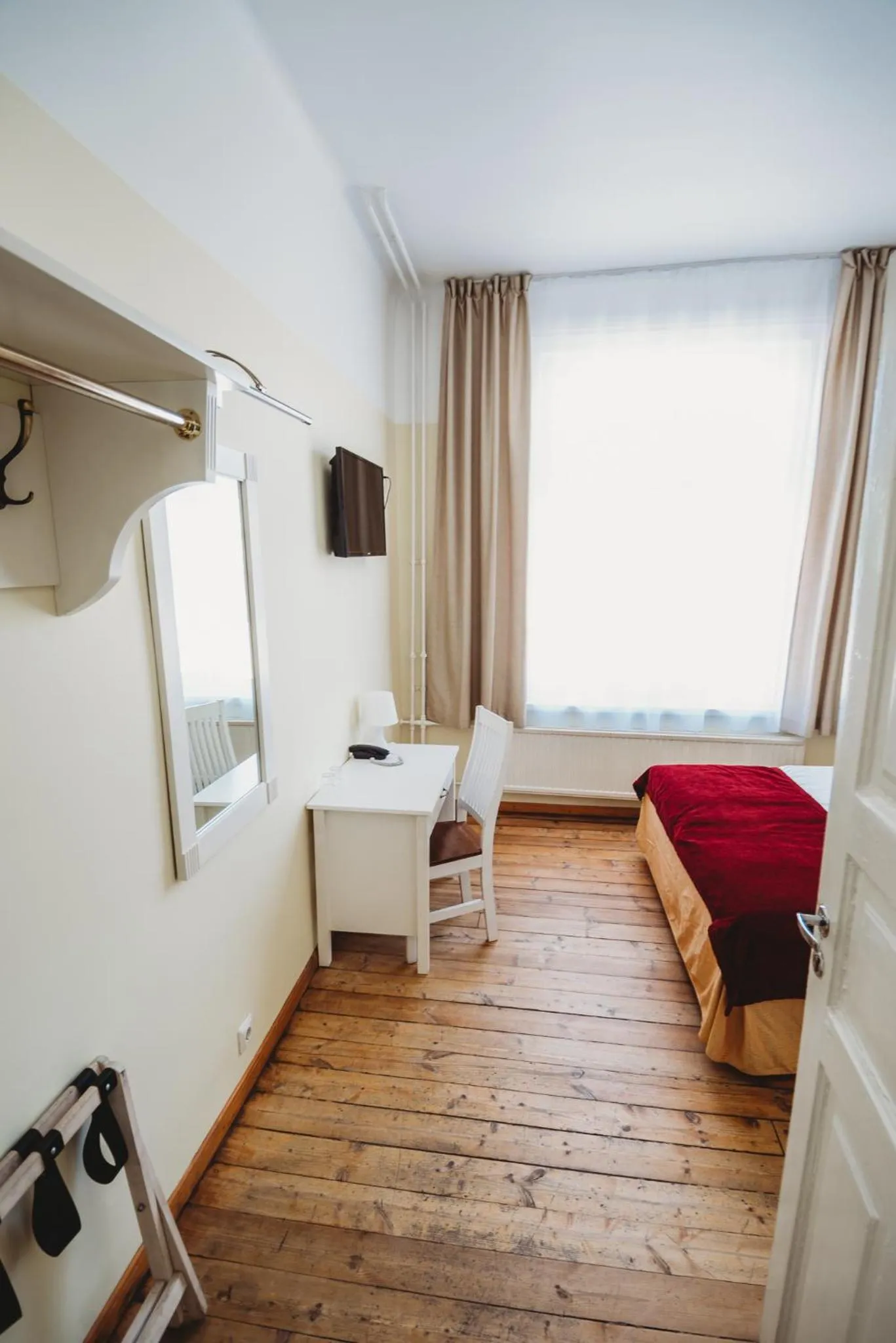 TV and multimedia, Bed in Economy Hotel