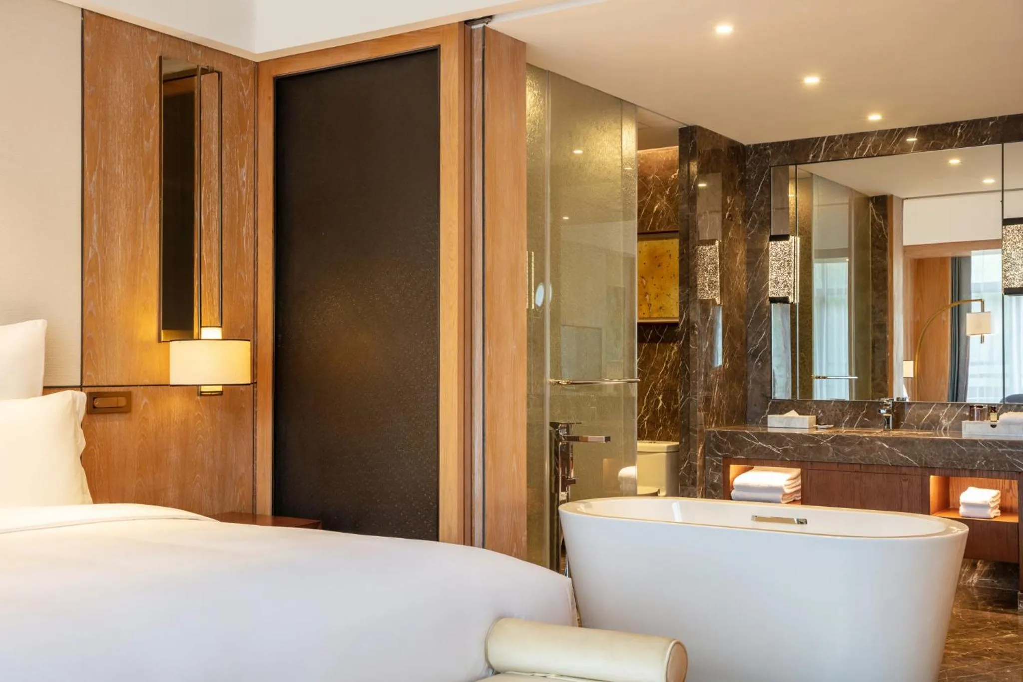 Bathroom, Bed in Pullman Changbaishan Resort