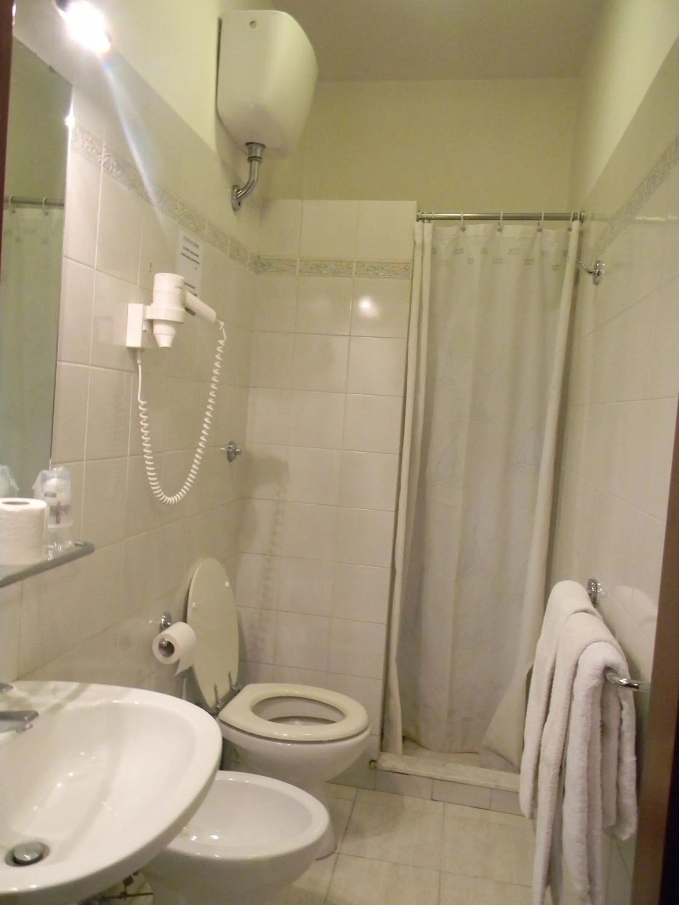 Shower in Hotel Primavera