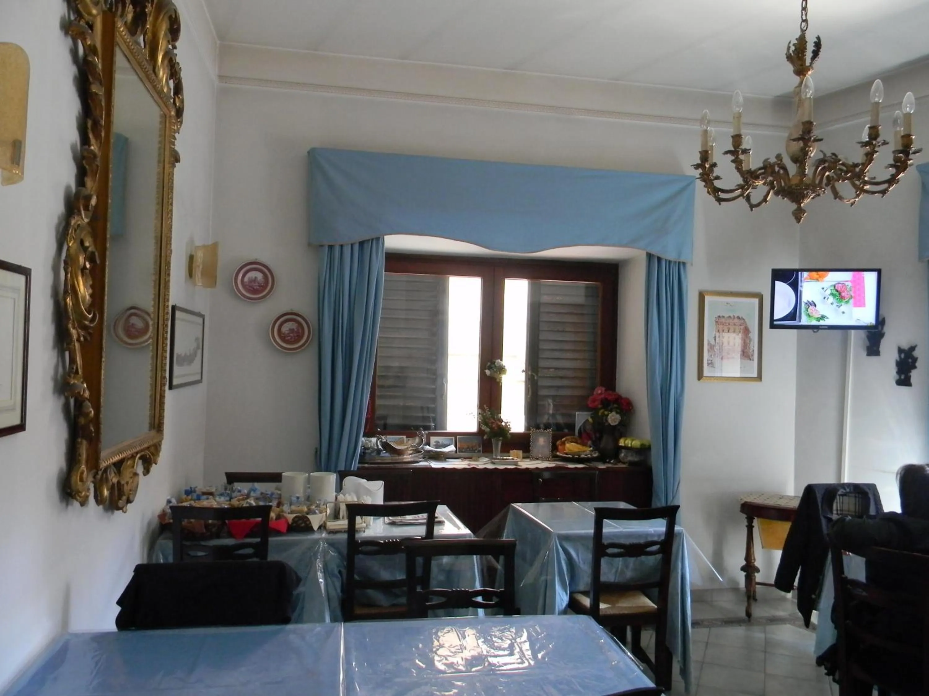 Restaurant/places to eat in Hotel Primavera