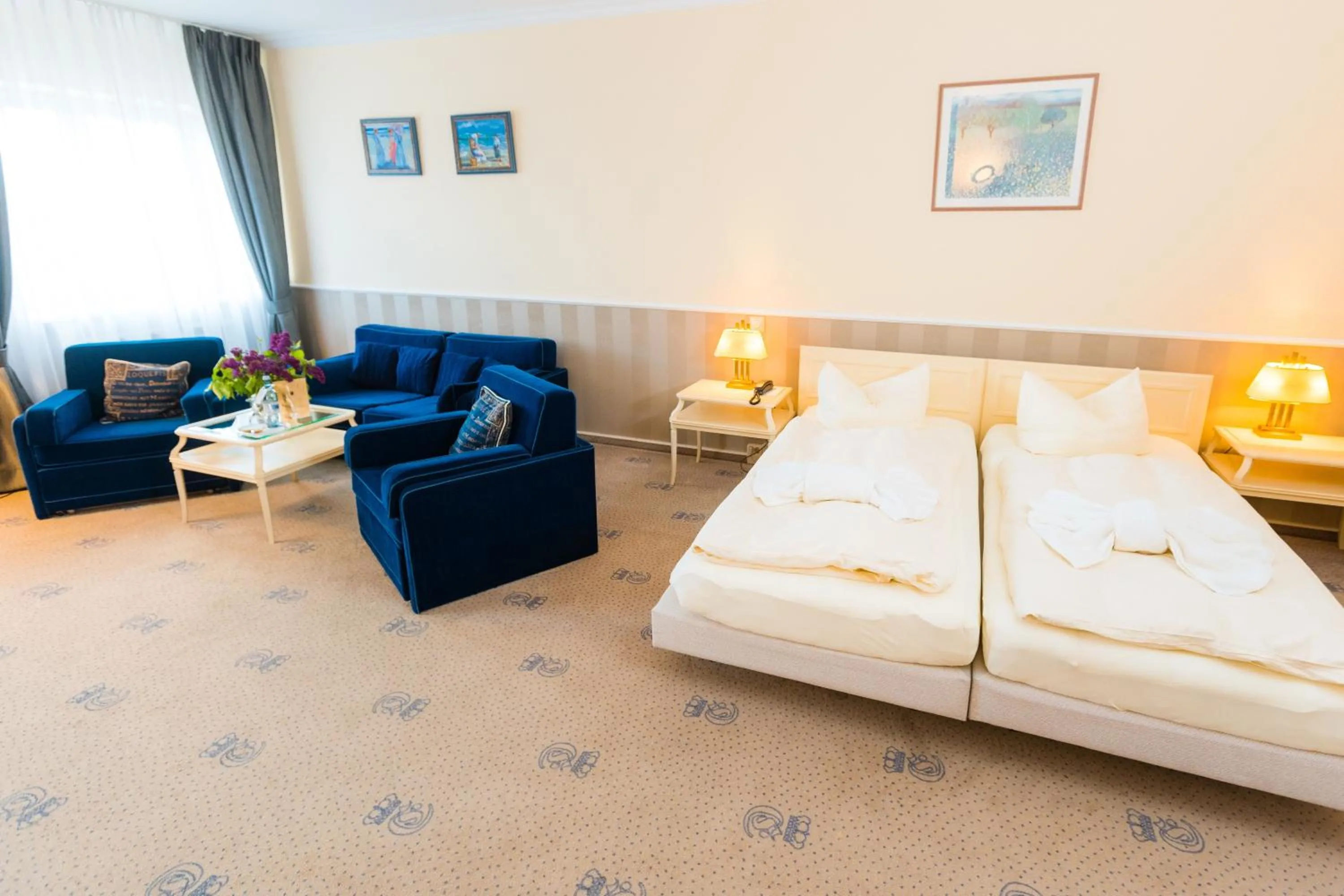 Bed in Hotel Erbprinz & Restaurant "Prinzenstube"