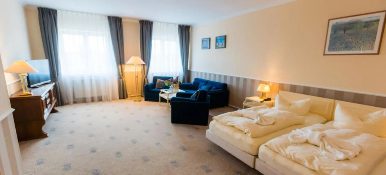 Bed in Hotel Erbprinz & Restaurant "Prinzenstube"