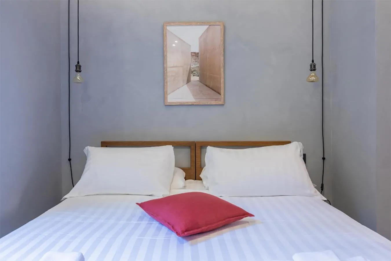 Bed in Pietra - The Italian Stay Collection