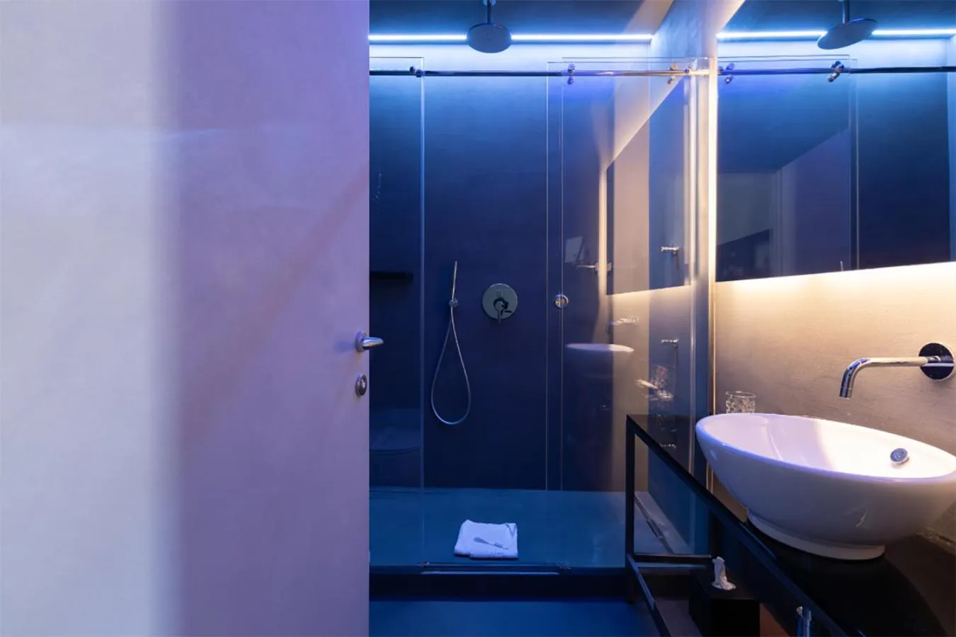 Shower in Pietra - The Italian Stay Collection