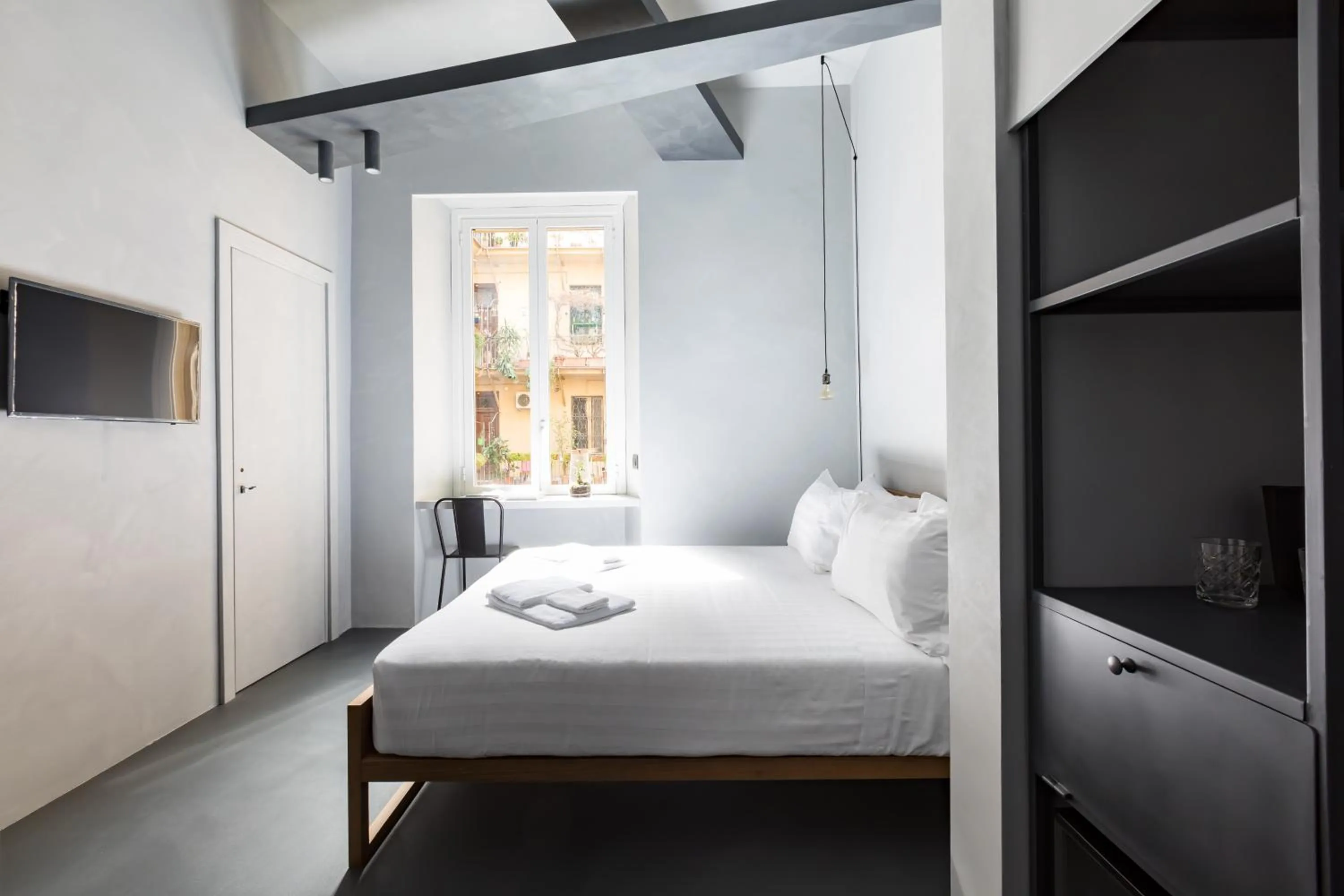 TV and multimedia, Bed in Pietra - The Italian Stay Collection