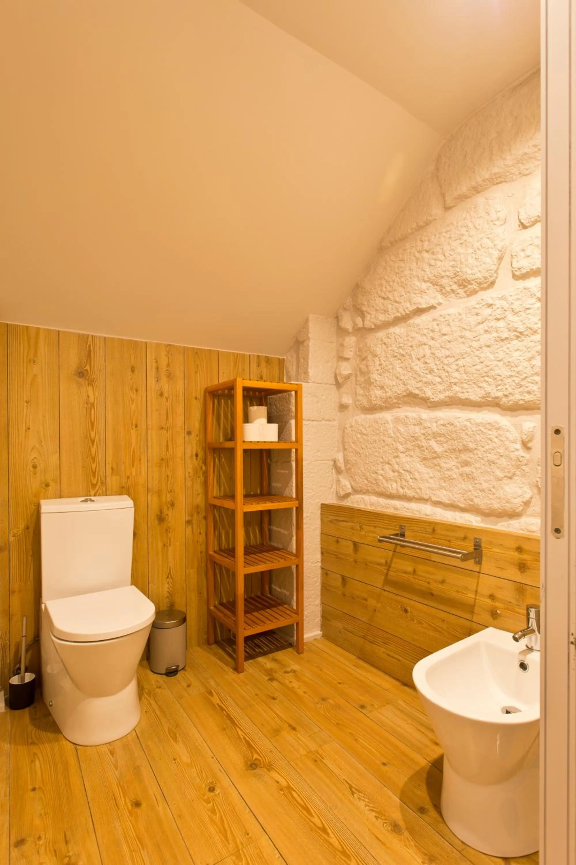 Toilet in RVA - Gustave Eiffel Apartments