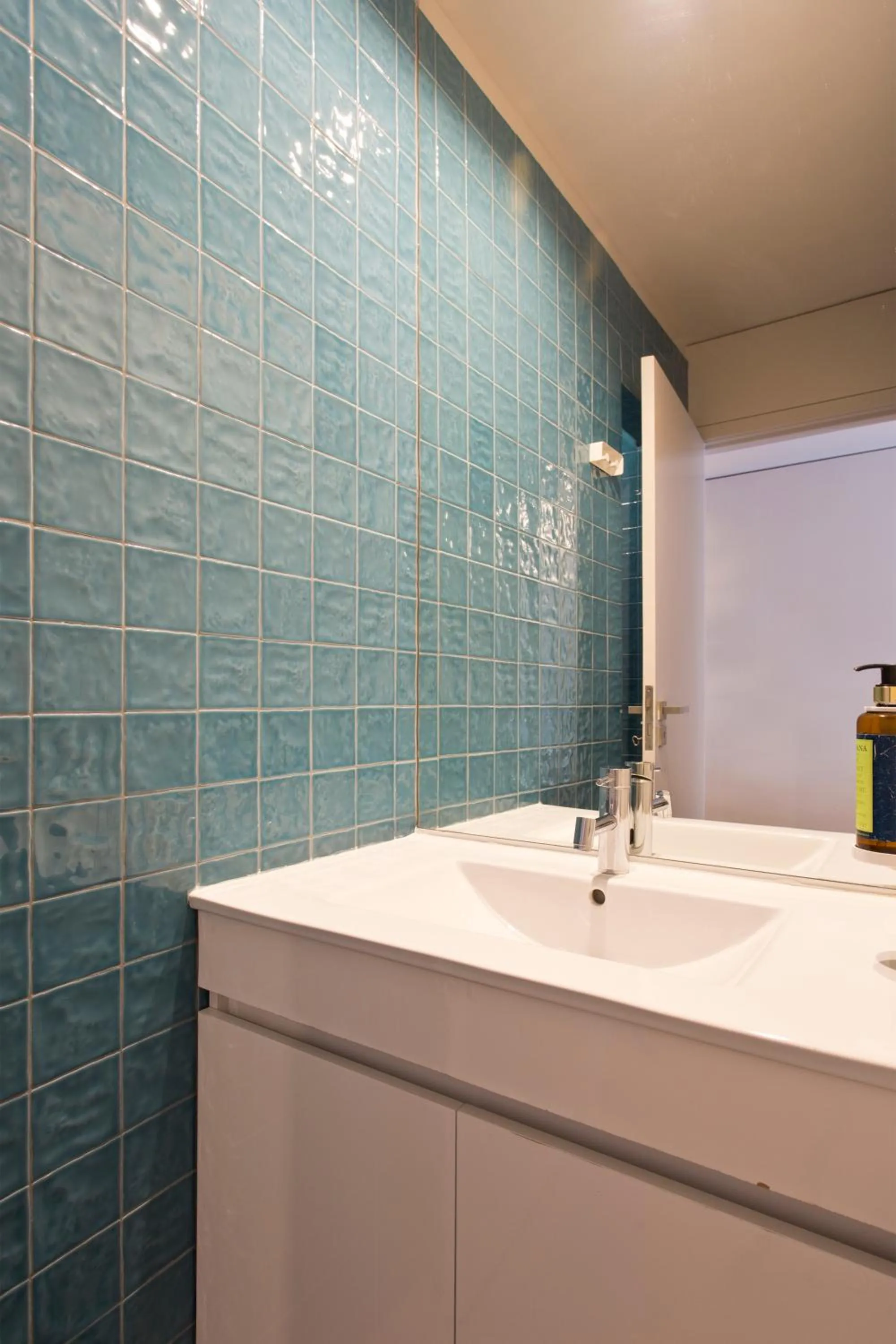 Bathroom in RVA - Gustave Eiffel Apartments