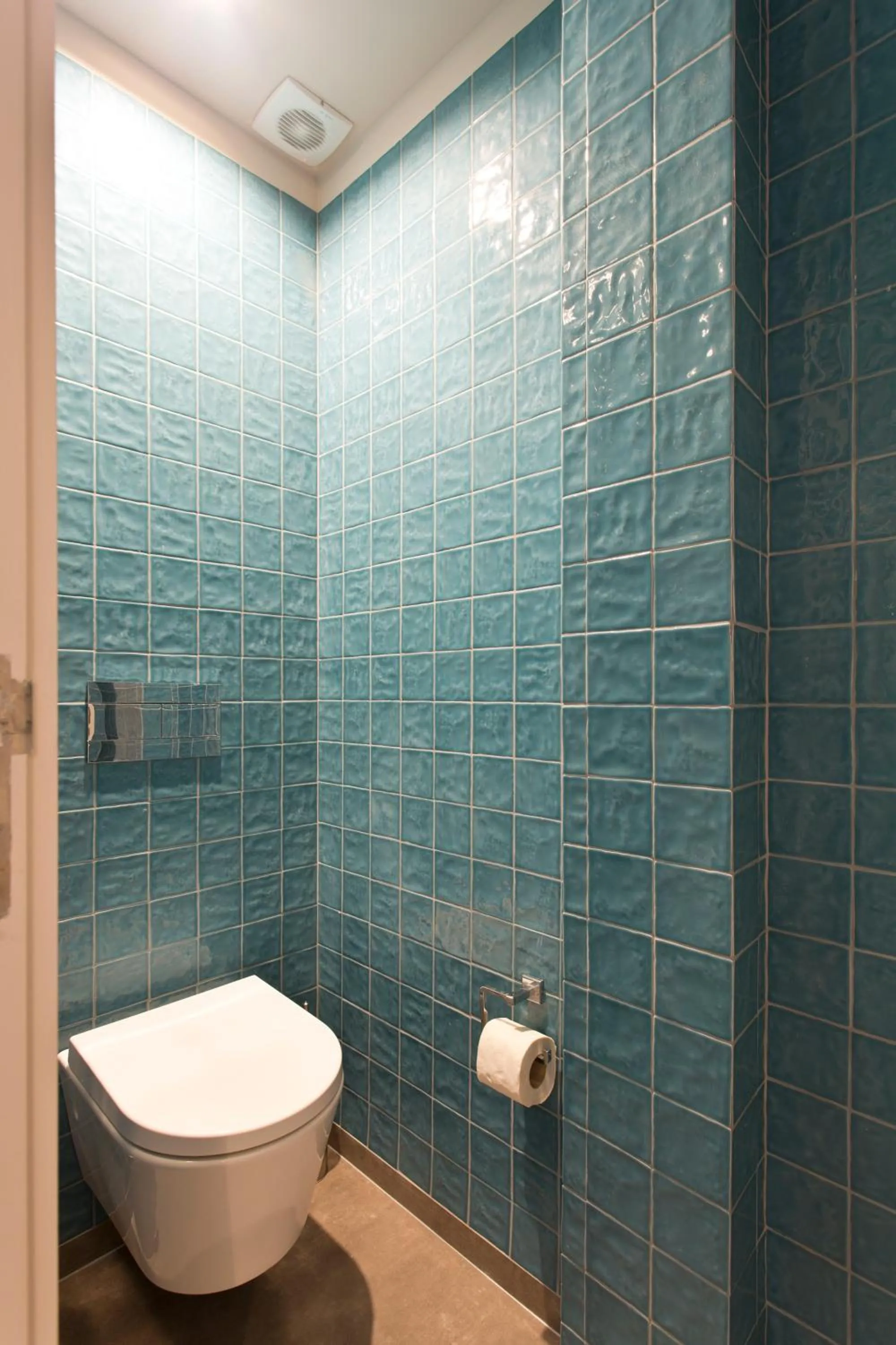 Toilet in RVA - Gustave Eiffel Apartments