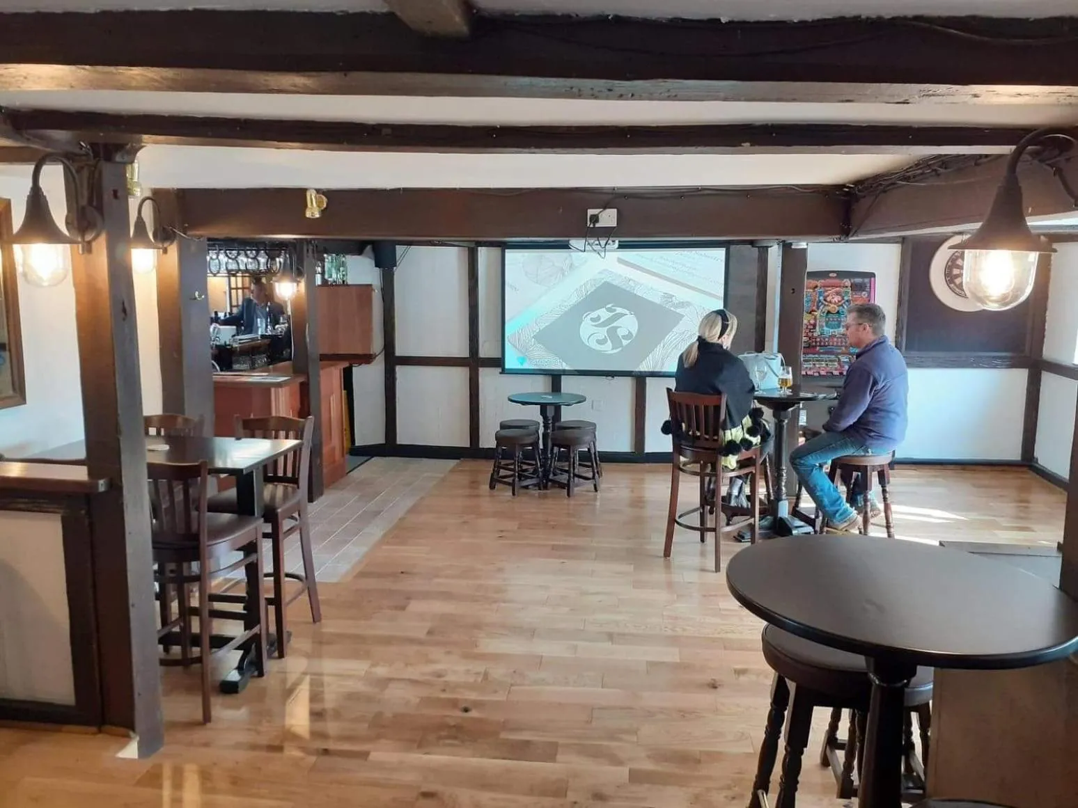 Lounge or bar in The Bear Inn and Burwash Motel