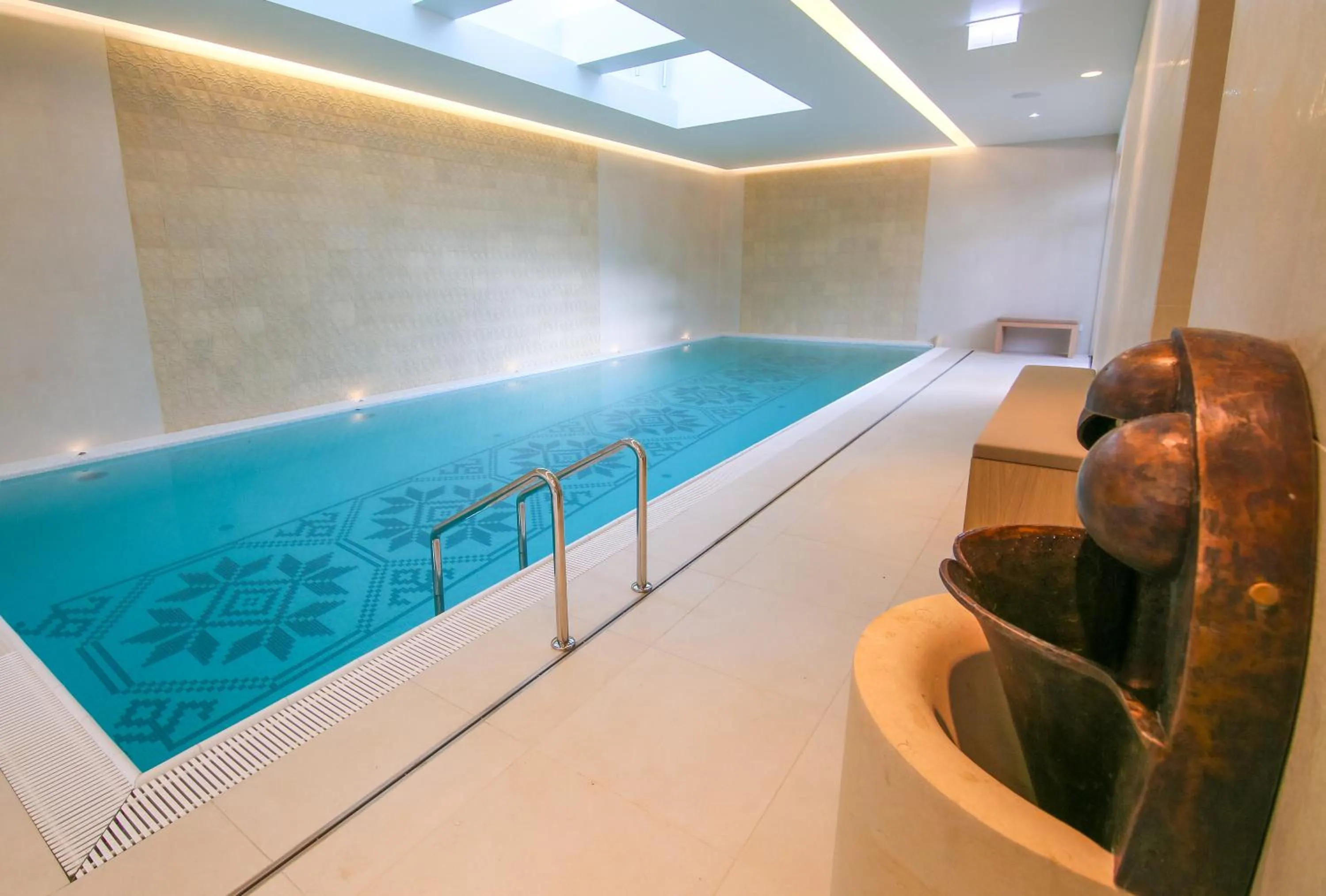 Swimming pool in Hotel Pacsirta