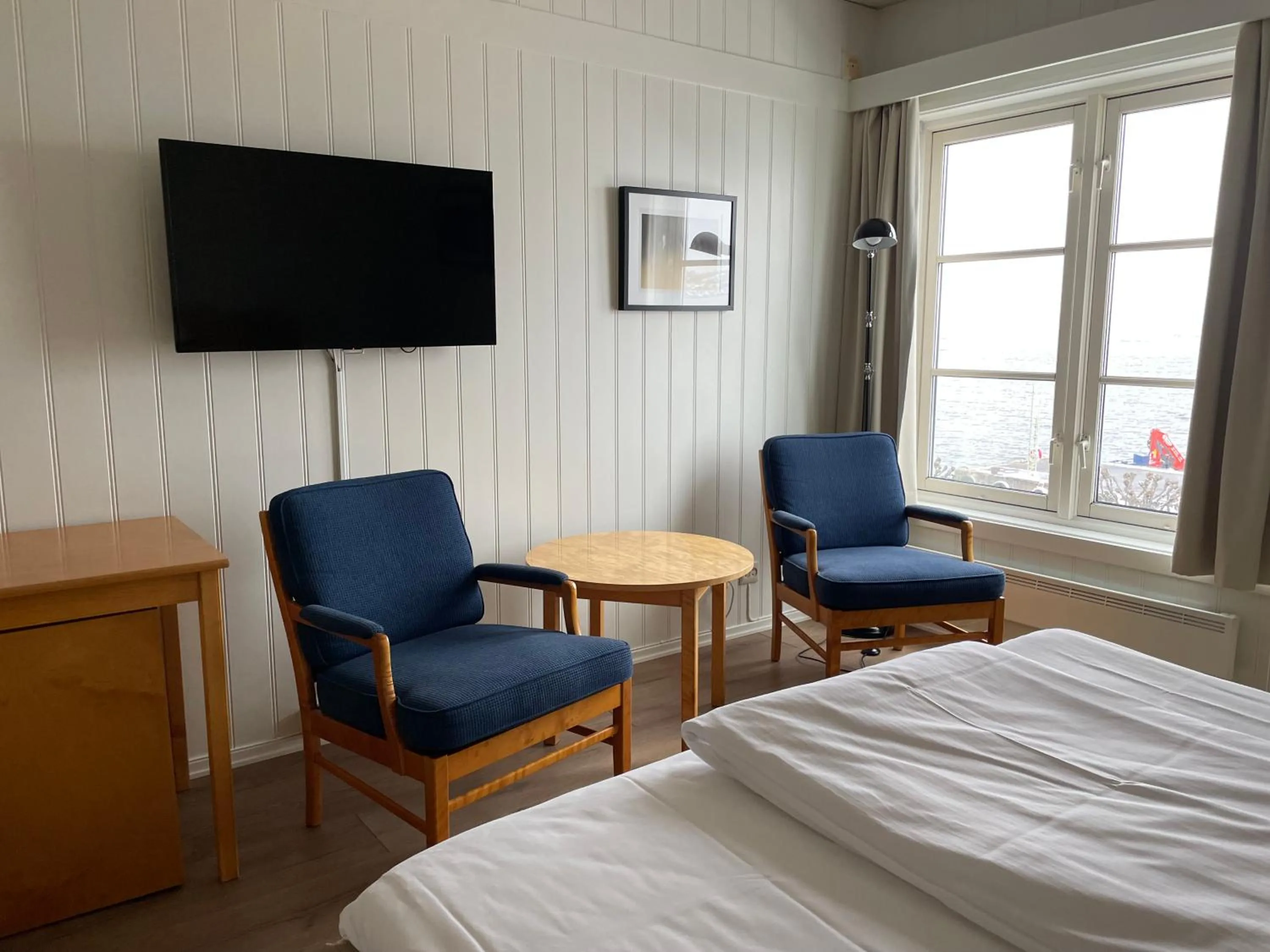 TV and multimedia, Bed in Risør Hotel