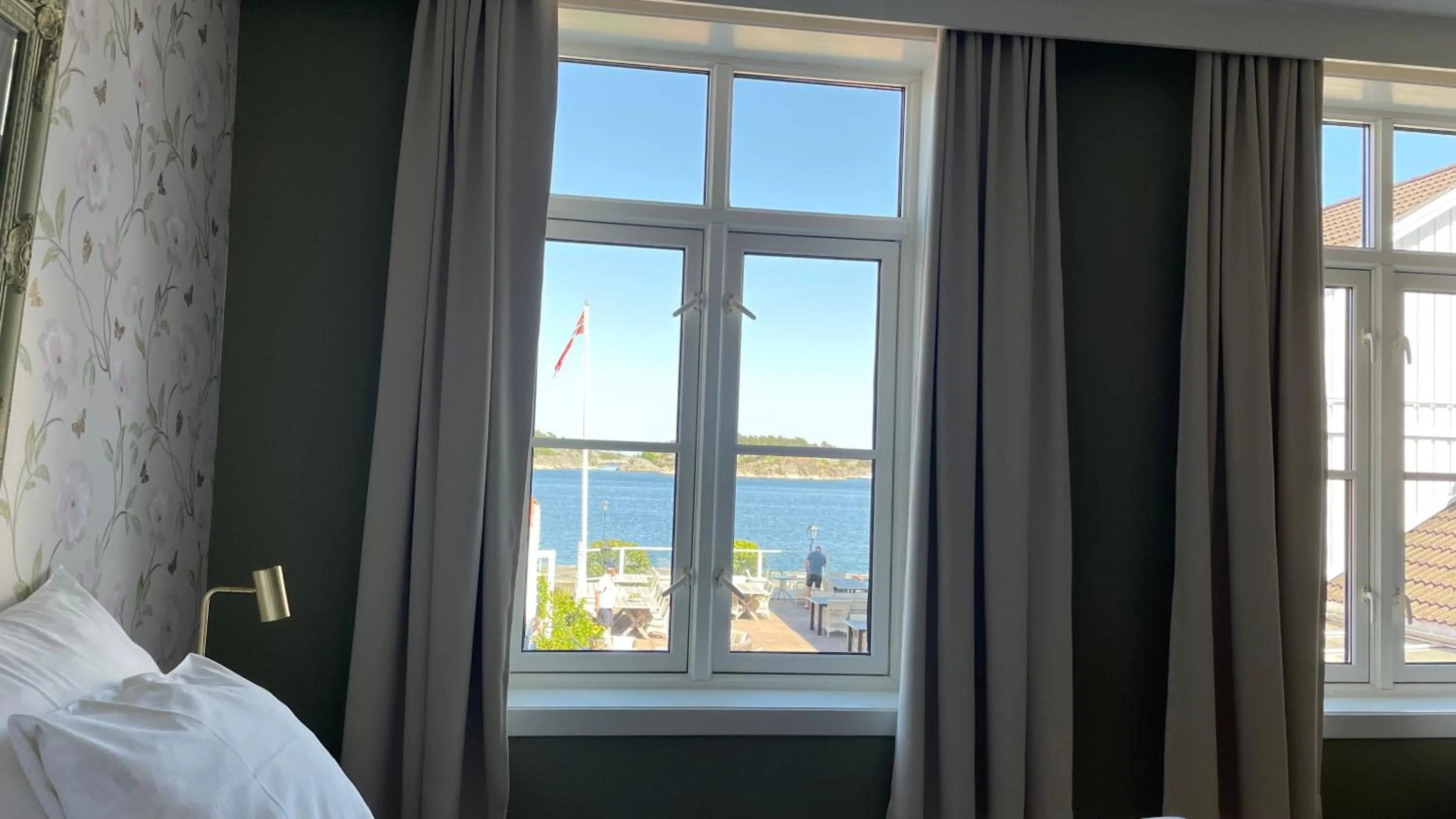 Sea view, Bed in Risør Hotel