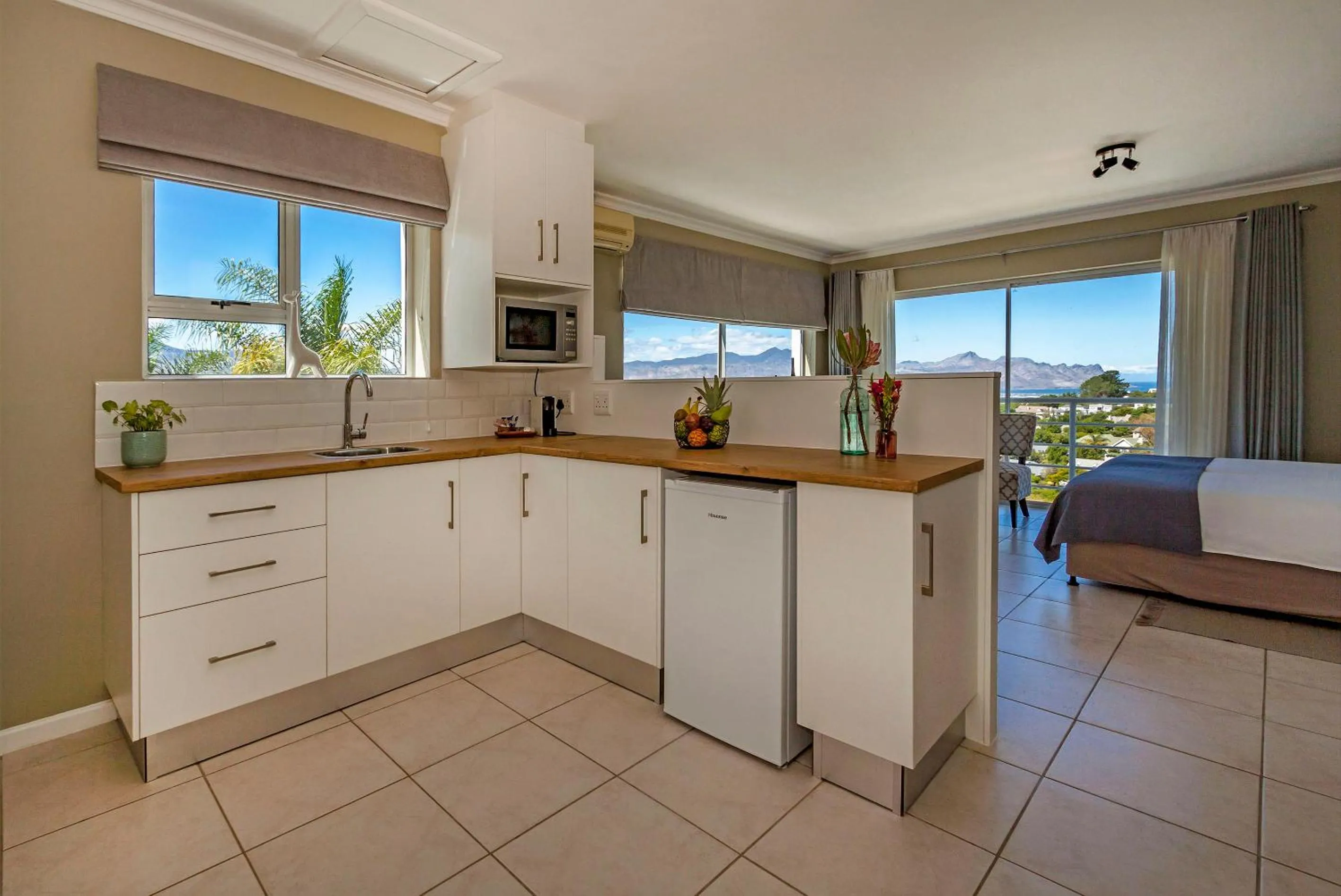 Kitchen or kitchenette in Morgen Guesthouse Somerset West