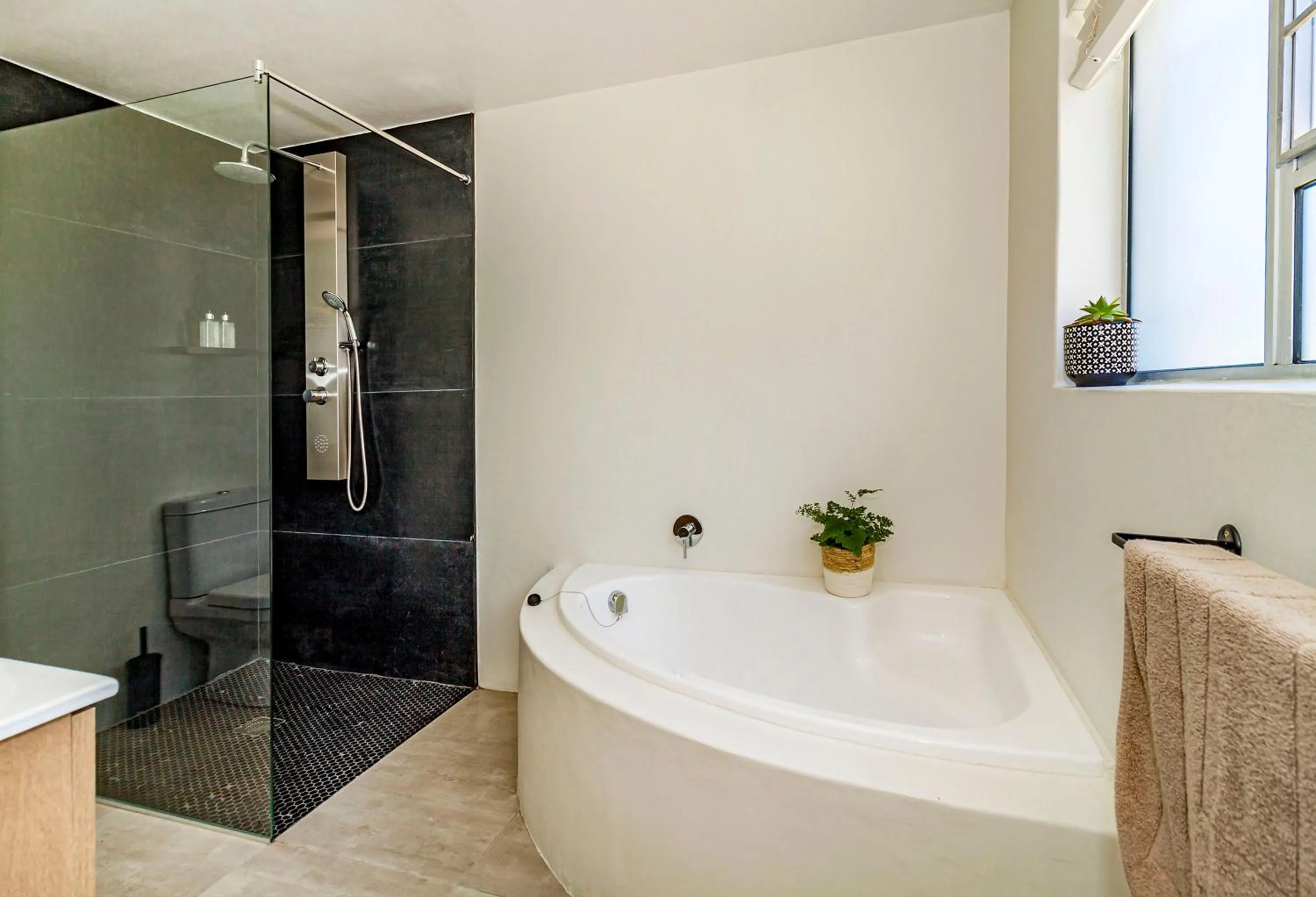 Shower in Morgen Guesthouse Somerset West