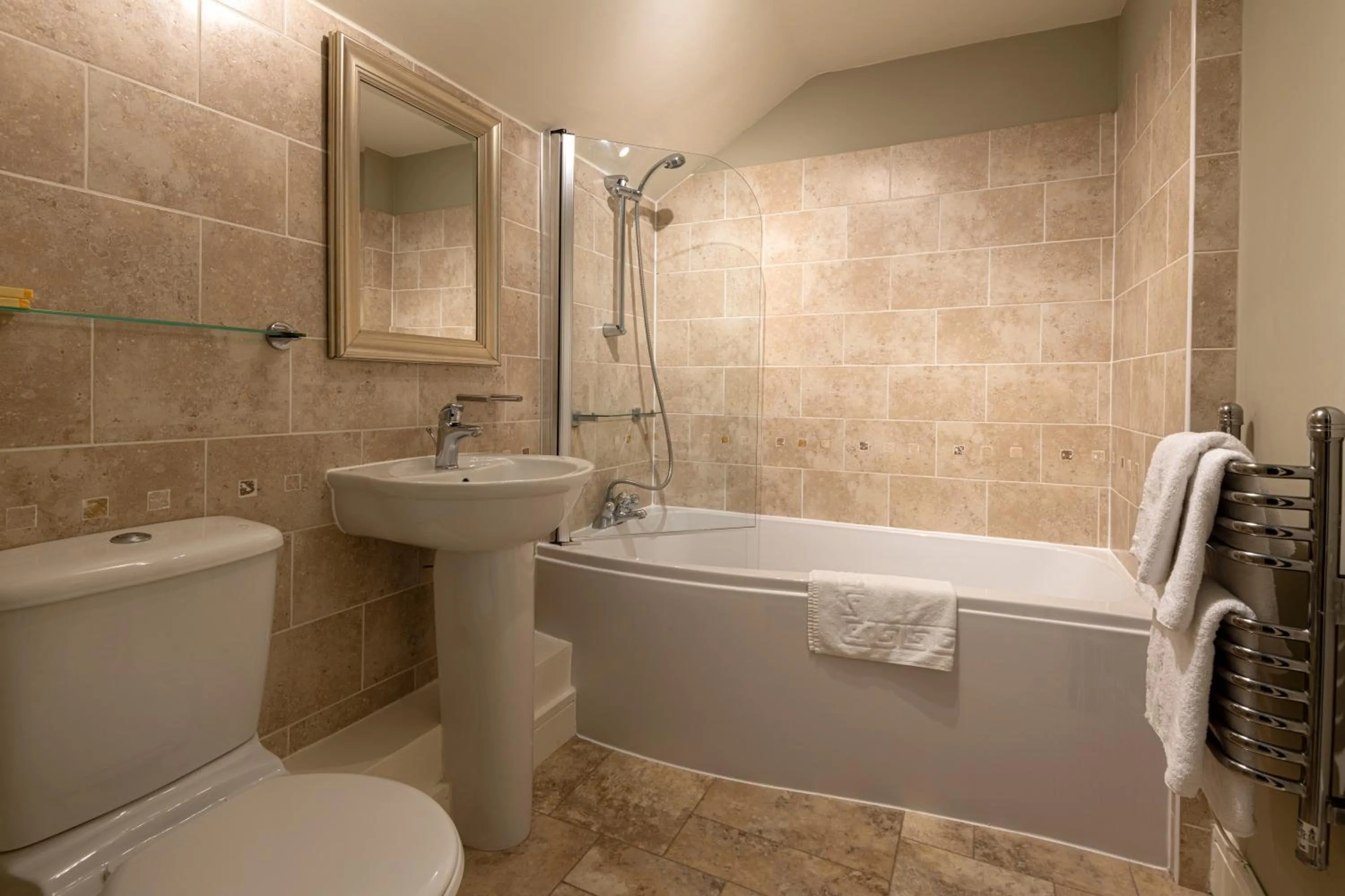 Shower in The Plough Inn & Restaurant