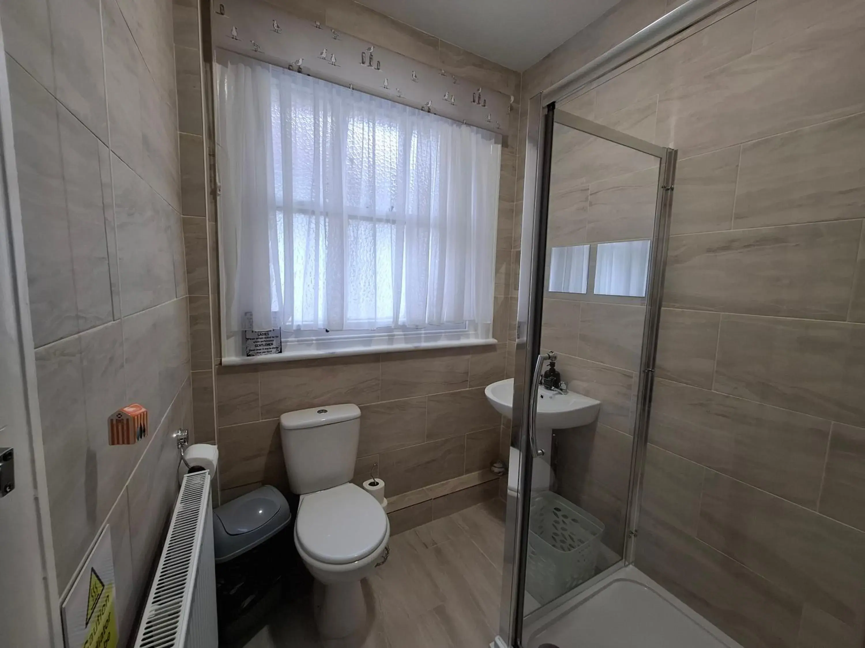 Single Room with Shared Bathroom in Westbrook Lodge Guest House Single Room with Shared Bathroom in Westbrook Lodge Guest House