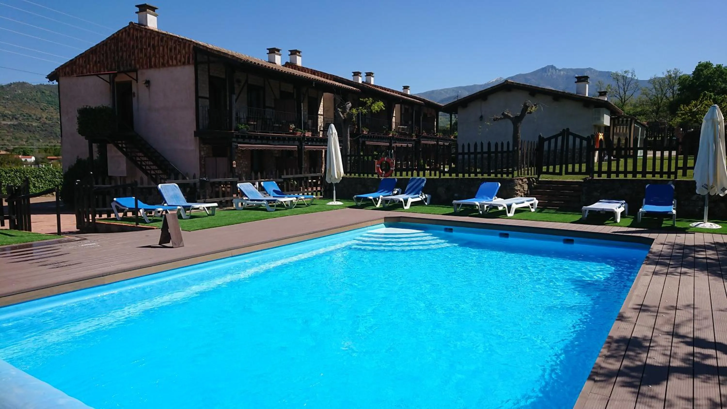 Swimming pool in El Canchal de la Gallina -Cafetería -Aparcamiento gratis - Jacuzzi - Piscina de agua caliente abierta desde el 28 de Marzo