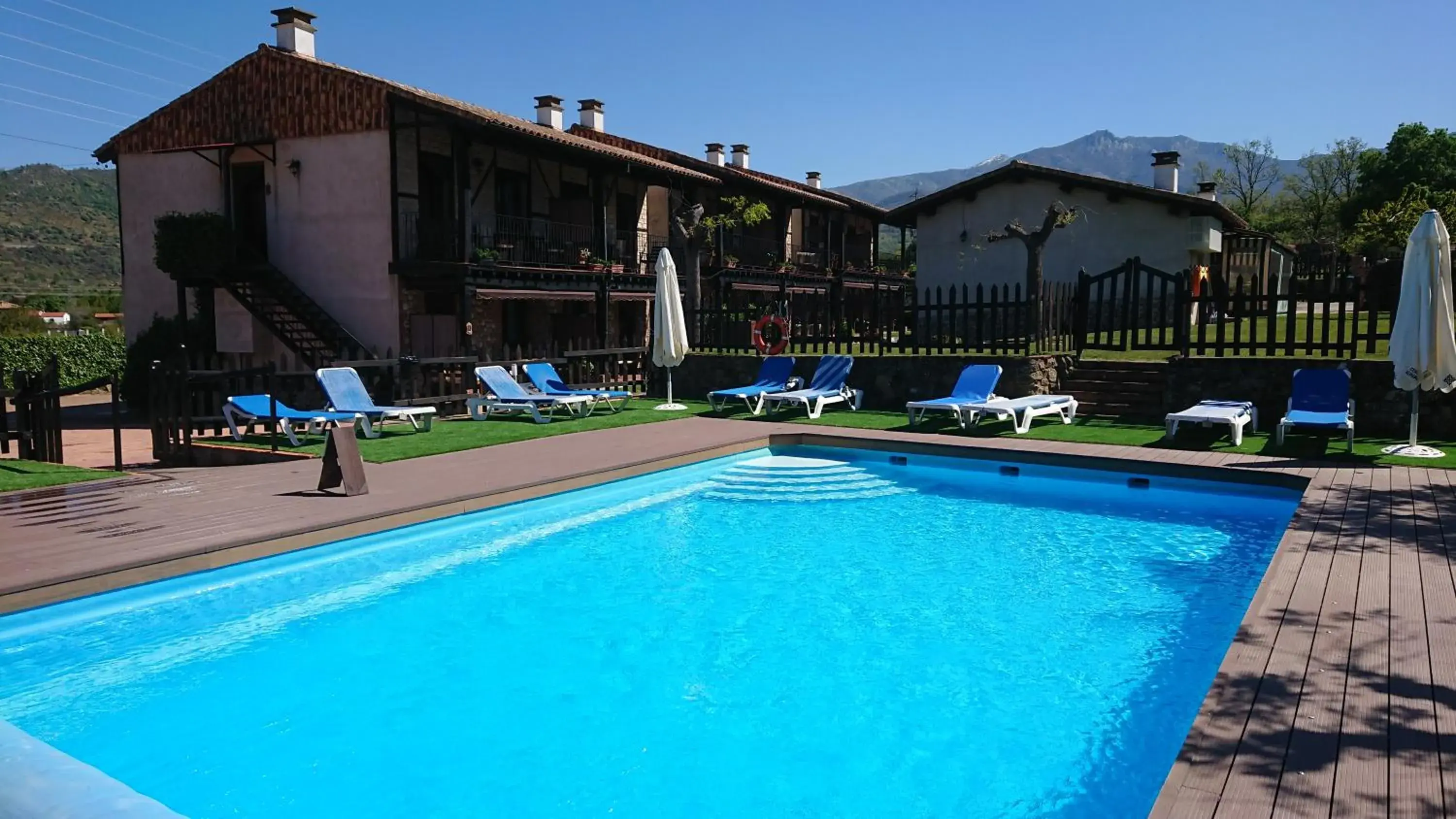 El Canchal de la Gallina -Cafetería -Aparcamiento gratis - Jacuzzi - Piscina de agua caliente abierta desde el 28 de Marzo El Canchal de la Gallina -Cafetería -Aparcamiento gratis - Jacuzzi - Piscina de agua caliente abierta desde el 28 de Marzo