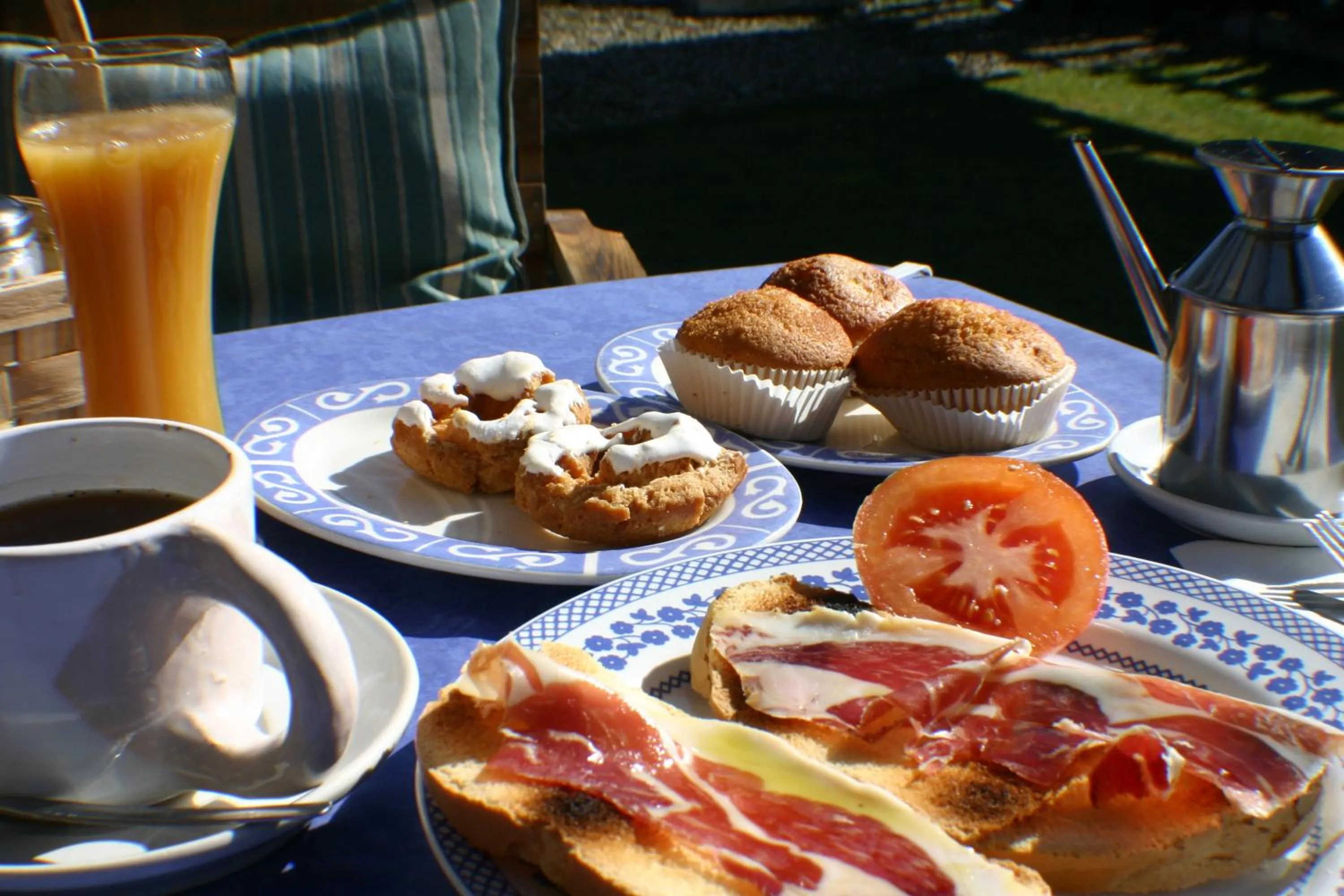Food in El Canchal de la Gallina -Cafetería -Aparcamiento gratis - Jacuzzi - Piscina de agua caliente abierta desde el 28 de Marzo