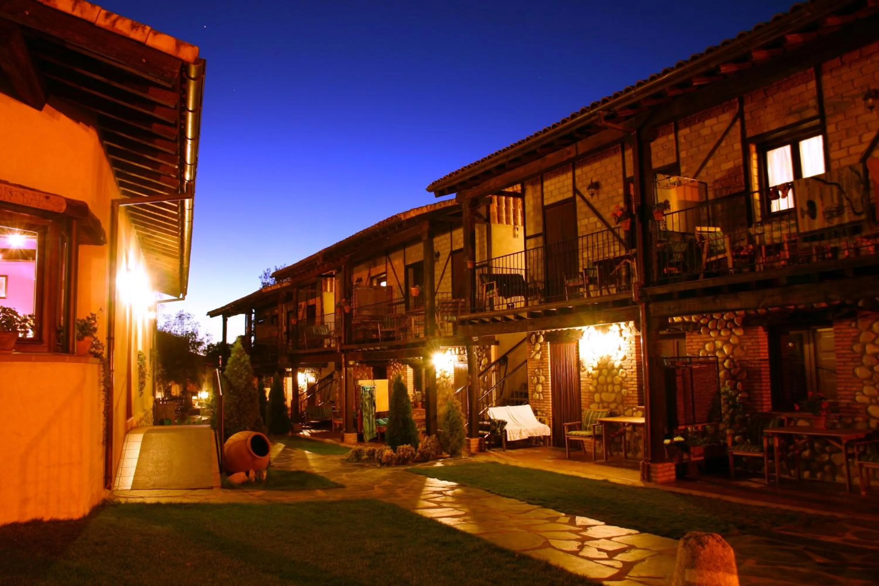 Facade/entrance in El Canchal de la Gallina -Cafetería -Aparcamiento gratis - Jacuzzi - Piscina de agua caliente abierta desde el 28 de Marzo
