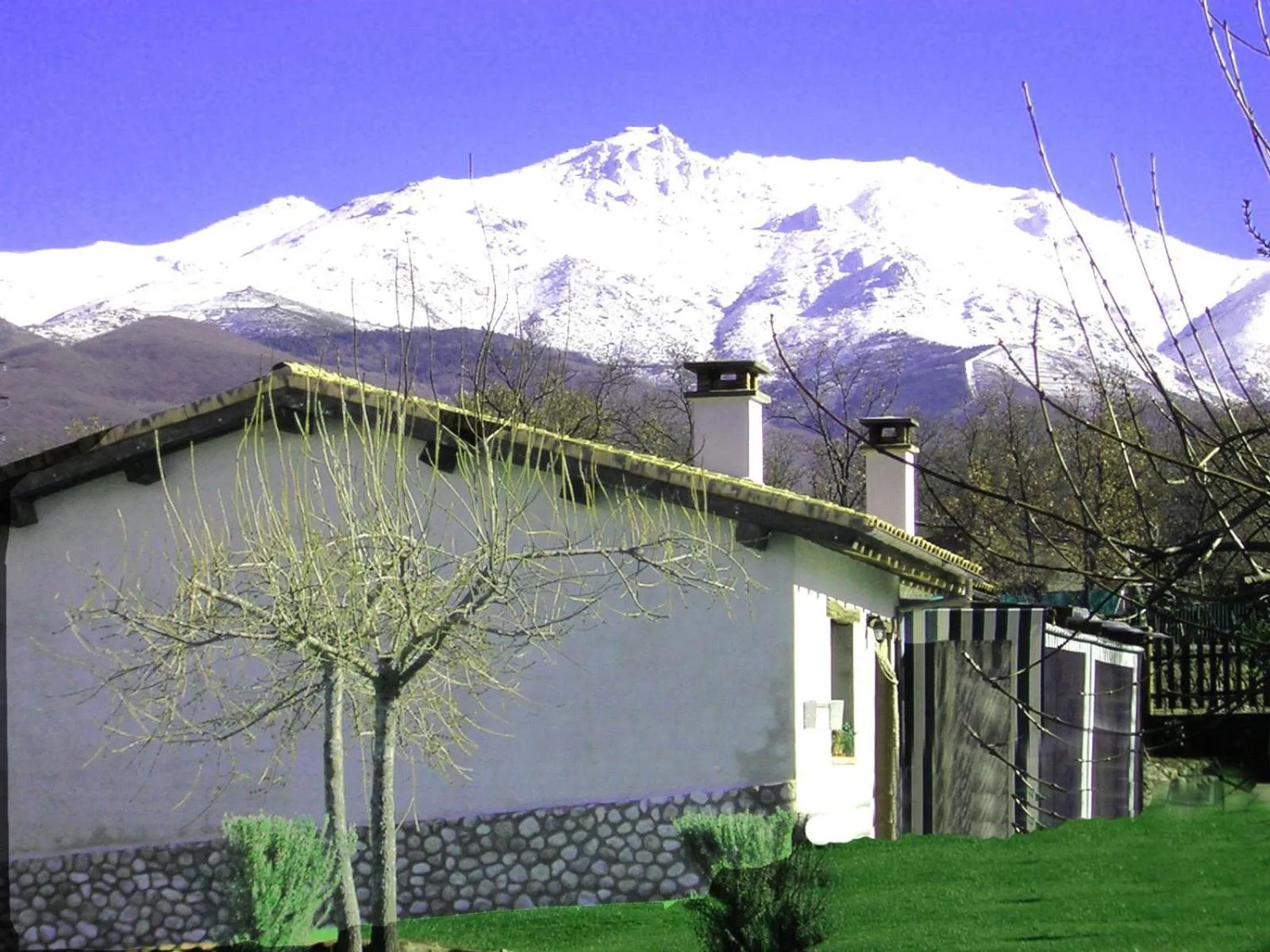 Facade/entrance in El Canchal de la Gallina -Cafetería -Aparcamiento gratis - Jacuzzi - Piscina de agua caliente abierta desde el 28 de Marzo