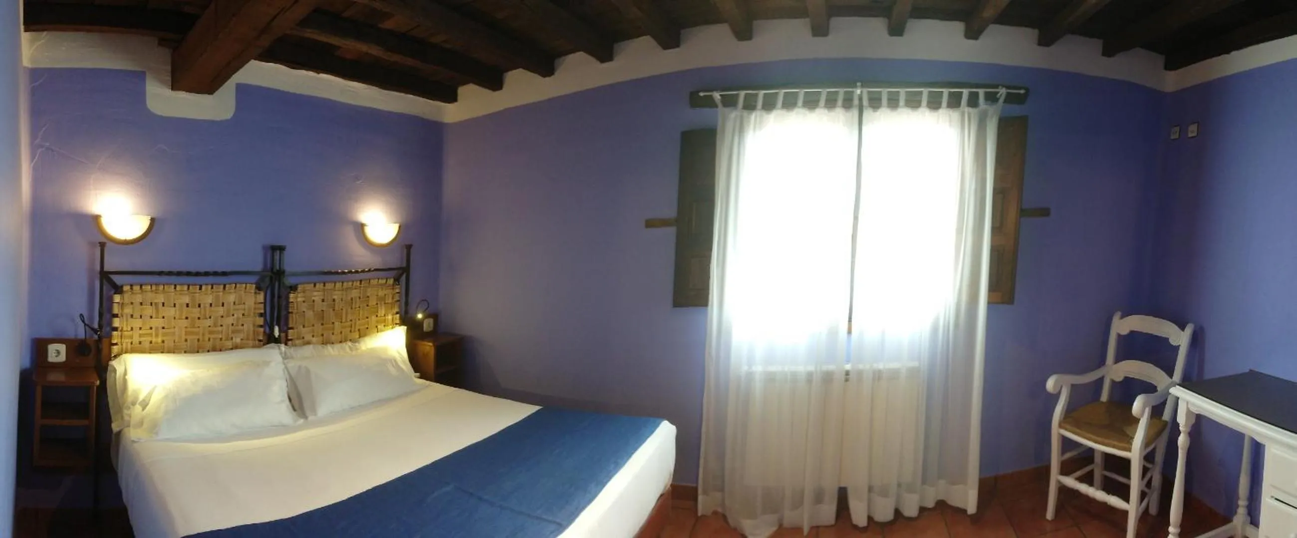 Bed in El Canchal de la Gallina -Cafetería -Aparcamiento gratis - Jacuzzi - Piscina de agua caliente abierta desde el 28 de Marzo