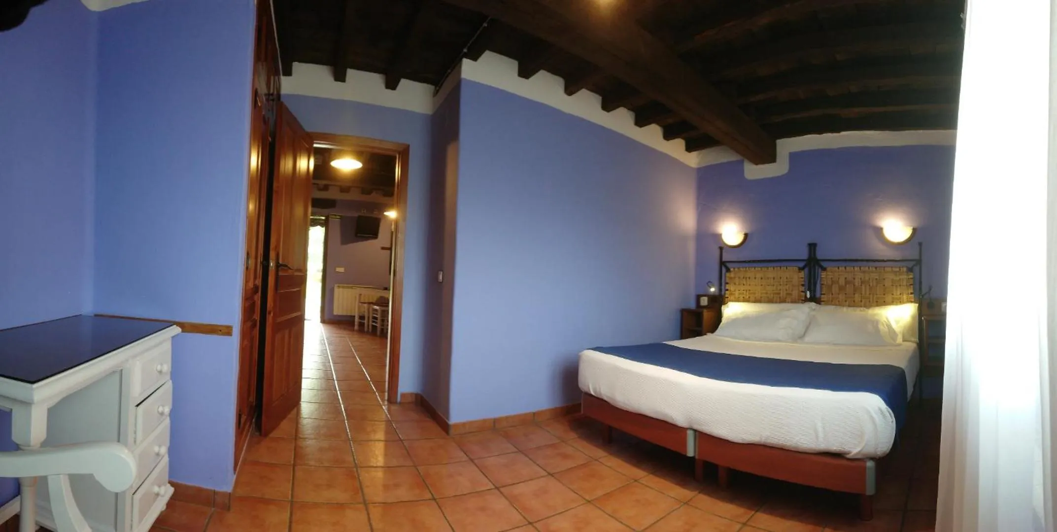 Photo of the whole room, Bed in El Canchal de la Gallina -Cafetería -Aparcamiento gratis - Jacuzzi - Piscina de agua caliente abierta desde el 28 de Marzo