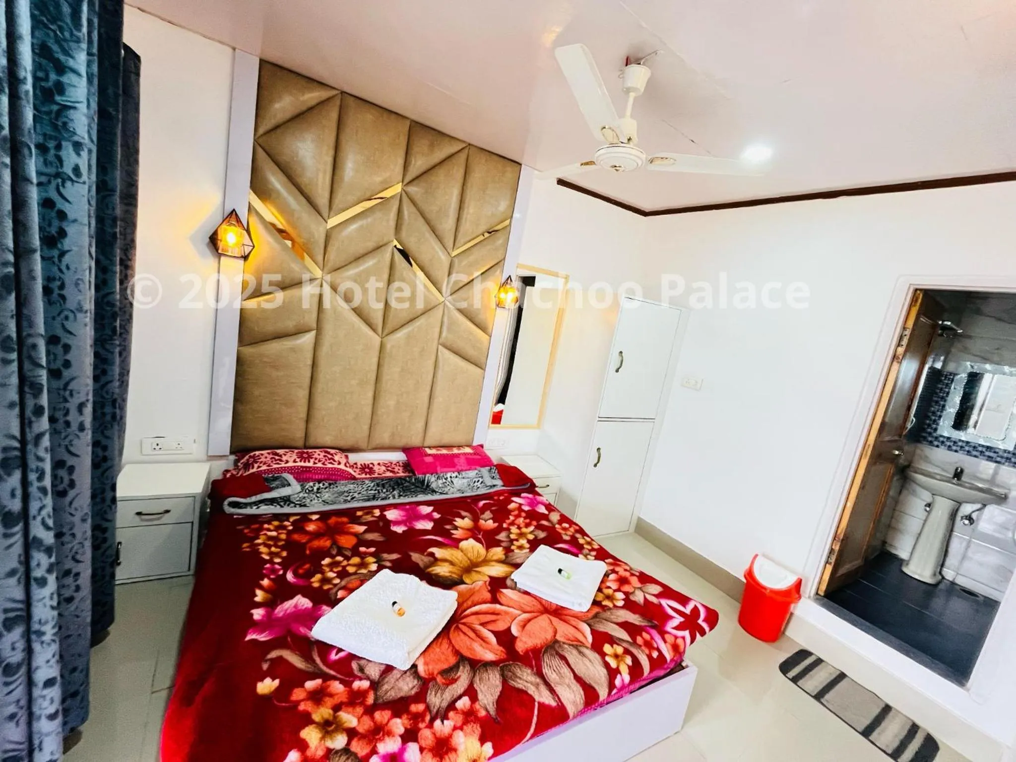 Bed in Hotel Chachoo Palace