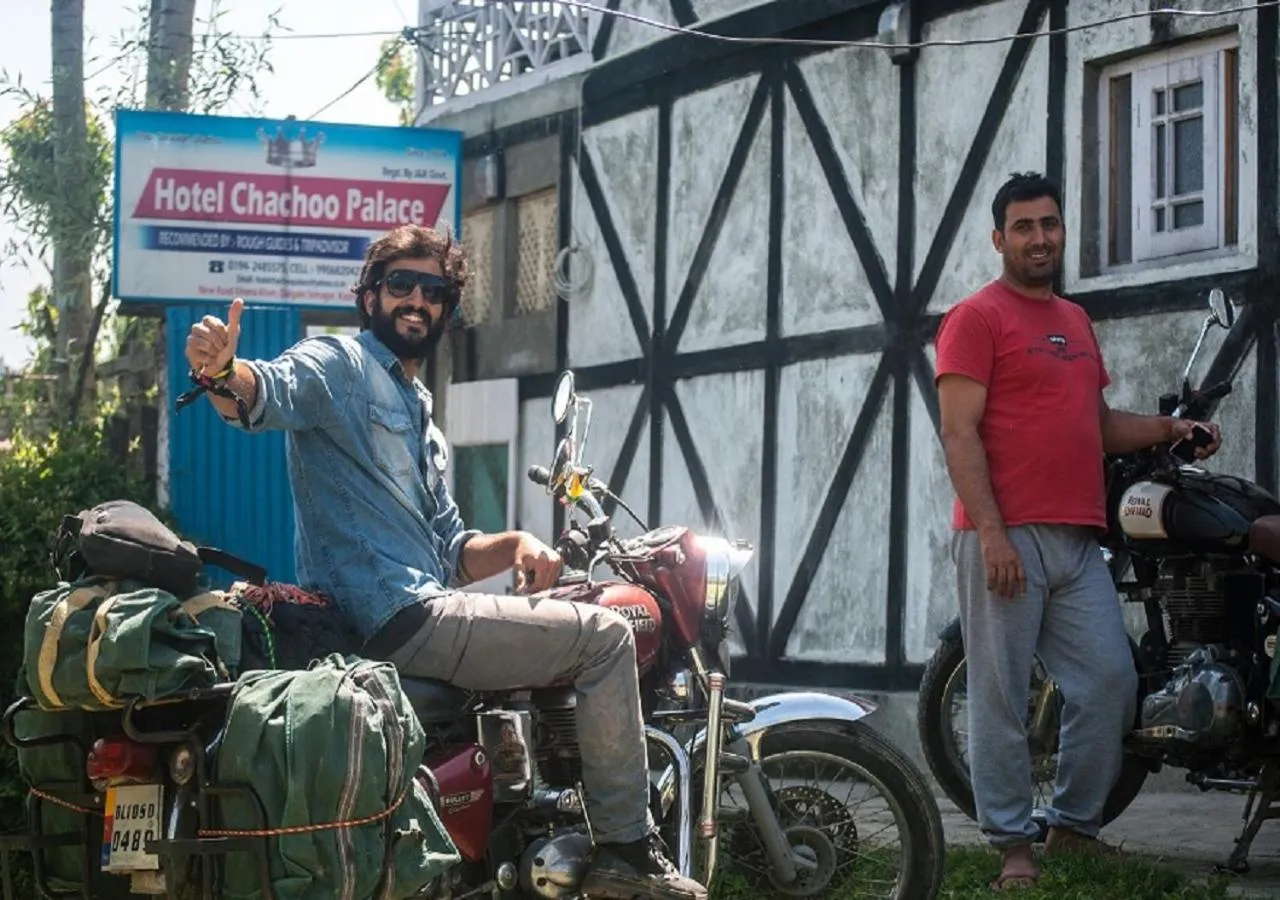 People in Hotel Chachoo Palace