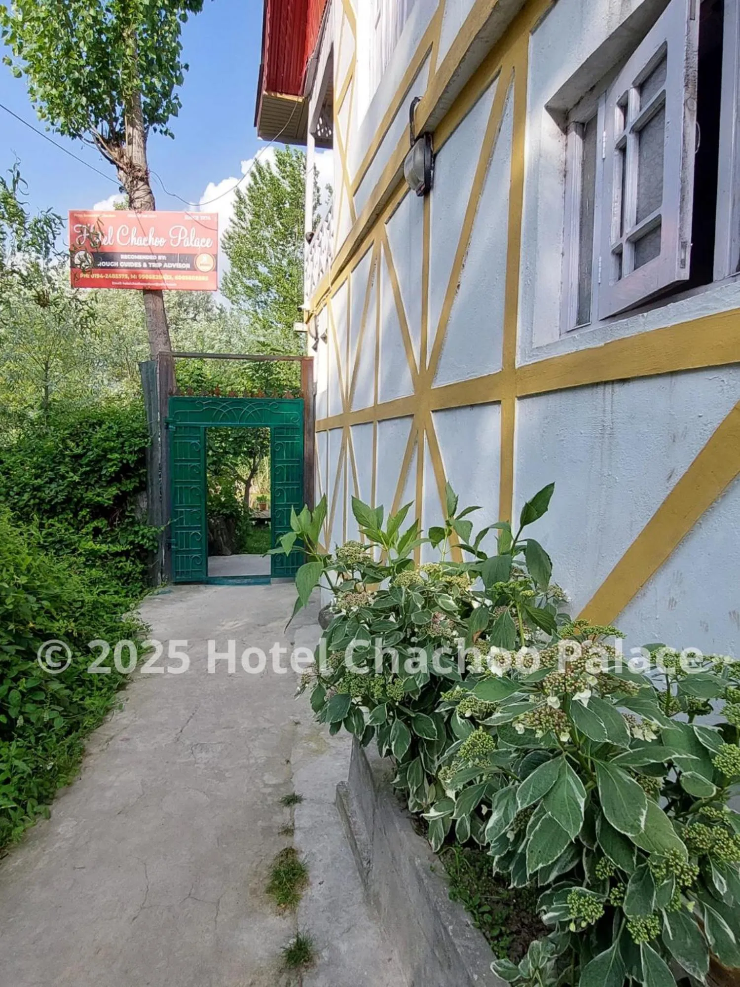 Property building in Hotel Chachoo Palace