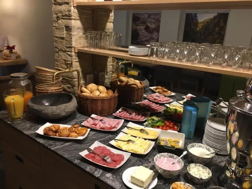 Buffet breakfast in Pension Lagler