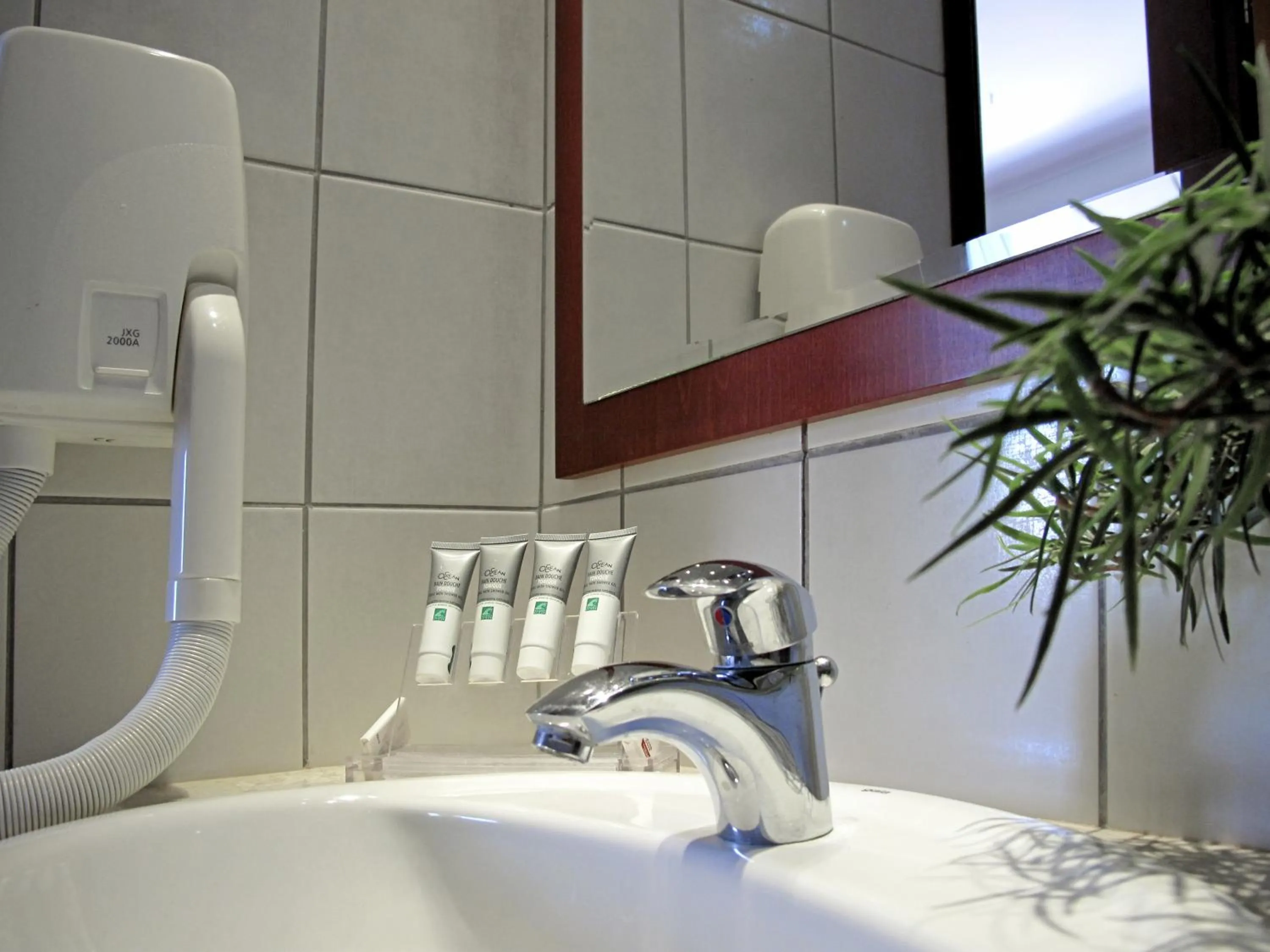 Bathroom in Lesse Hotel