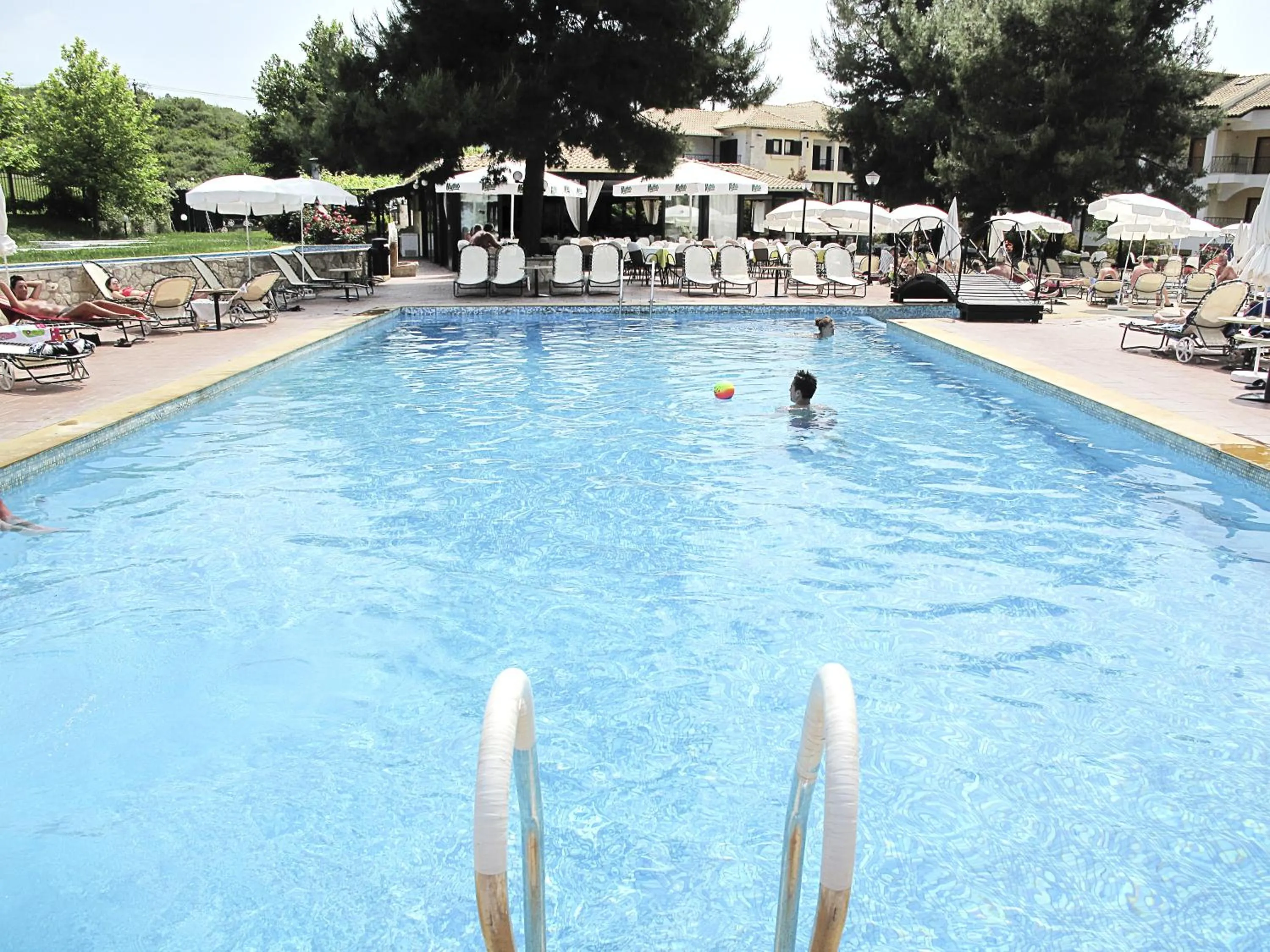 Swimming pool in Lesse Hotel