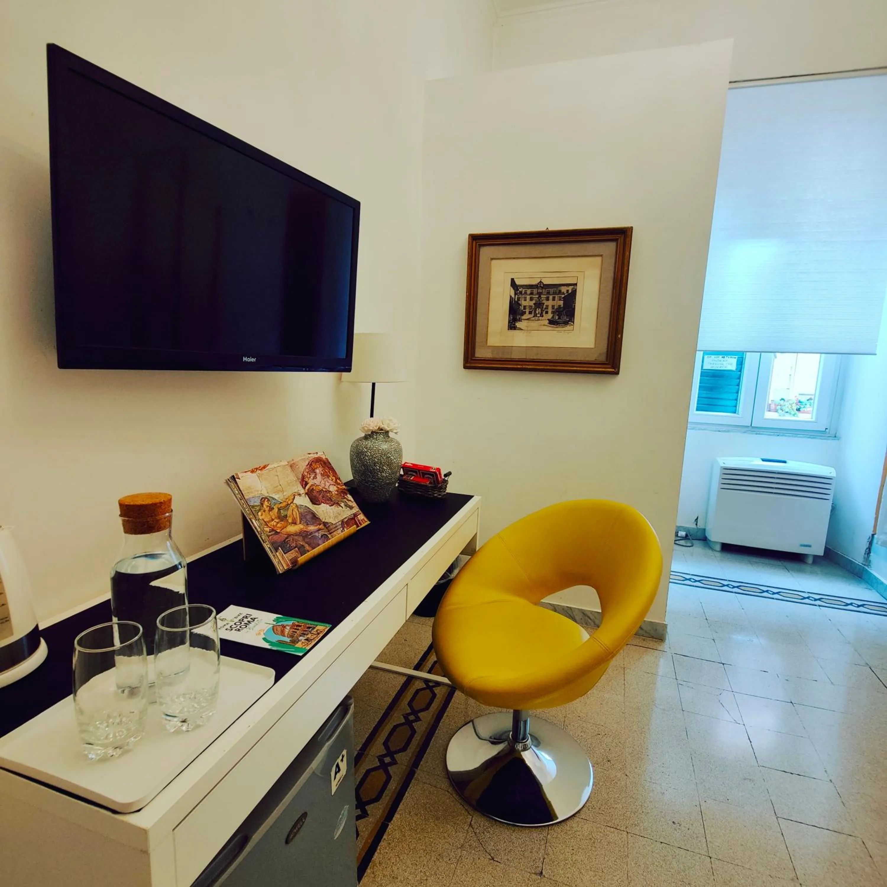 TV and multimedia in AcB Vaticano Suites