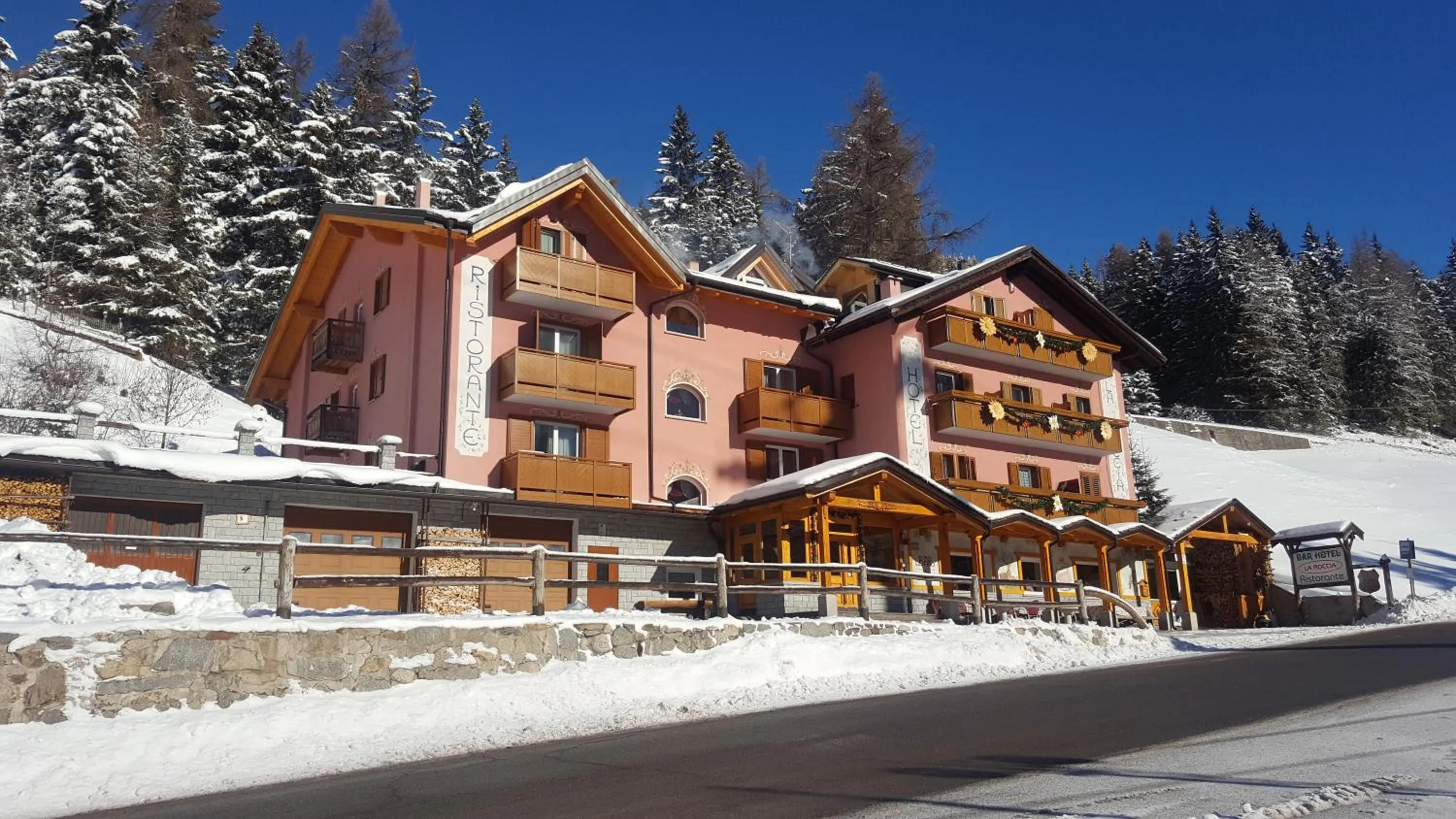 Facade/entrance in Hotel La Roccia