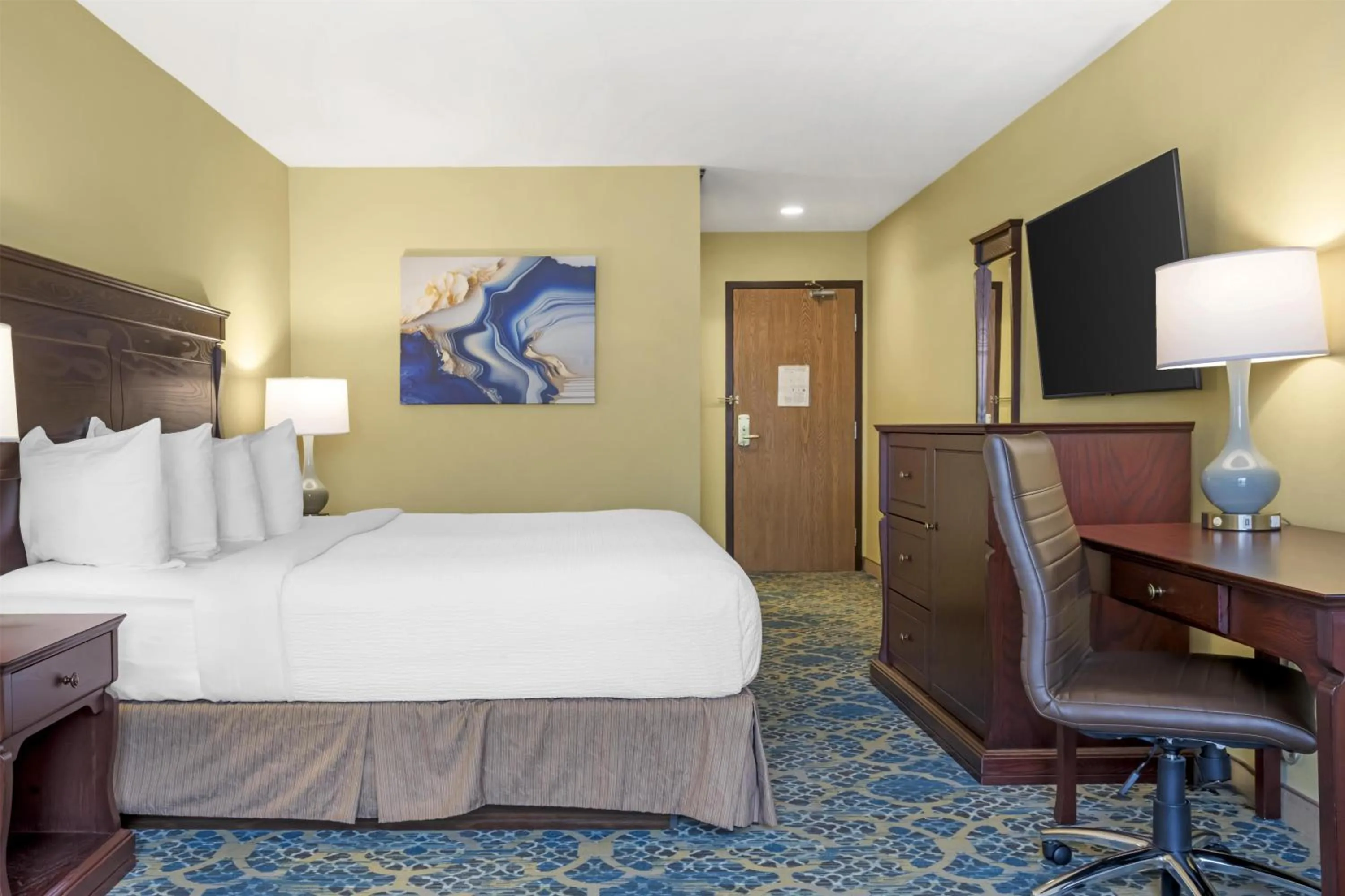 Bedroom, Bed in Best Western Plus Grand-Sault Hotel & Suites