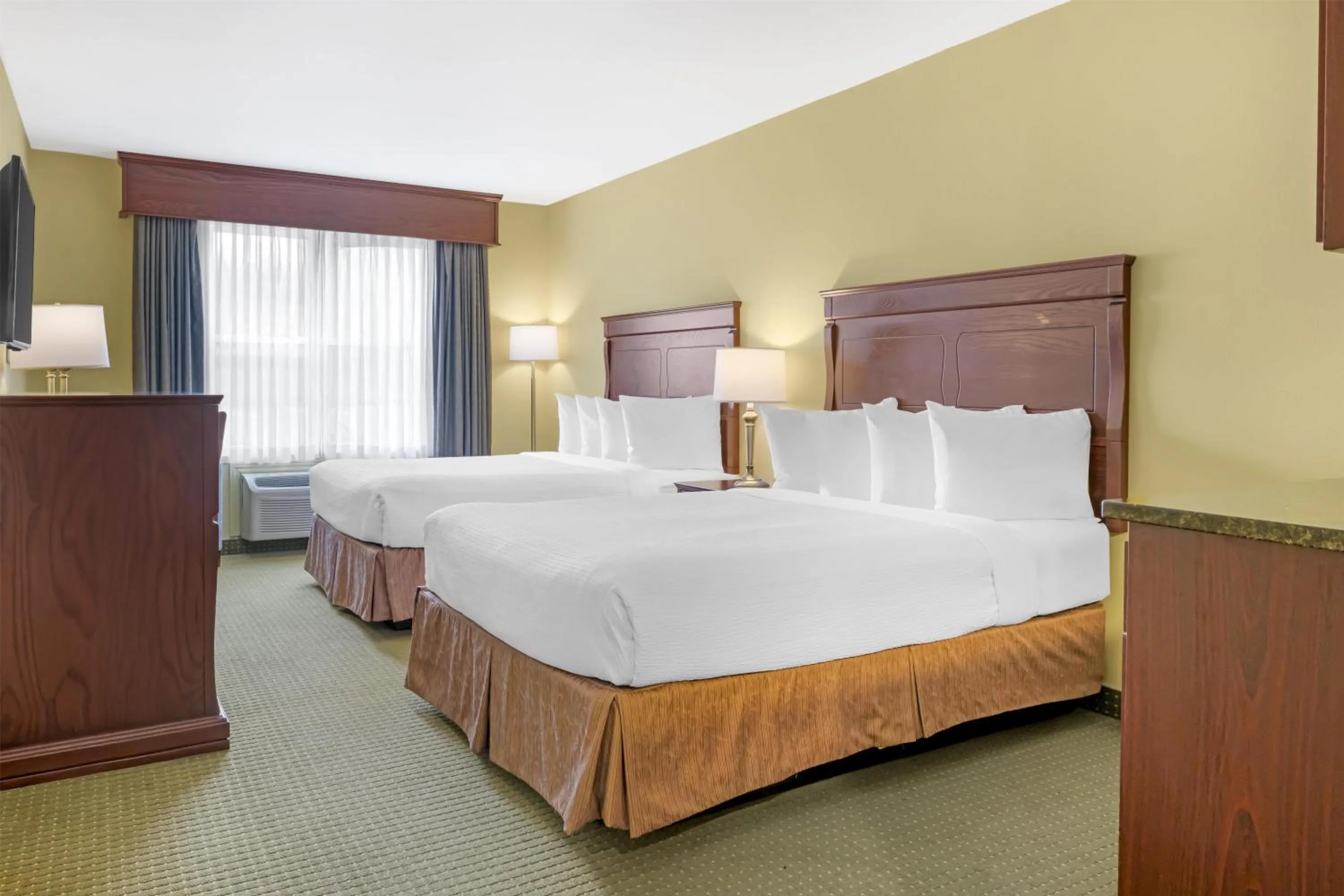 Bedroom, Bed in Best Western Plus Grand-Sault Hotel & Suites