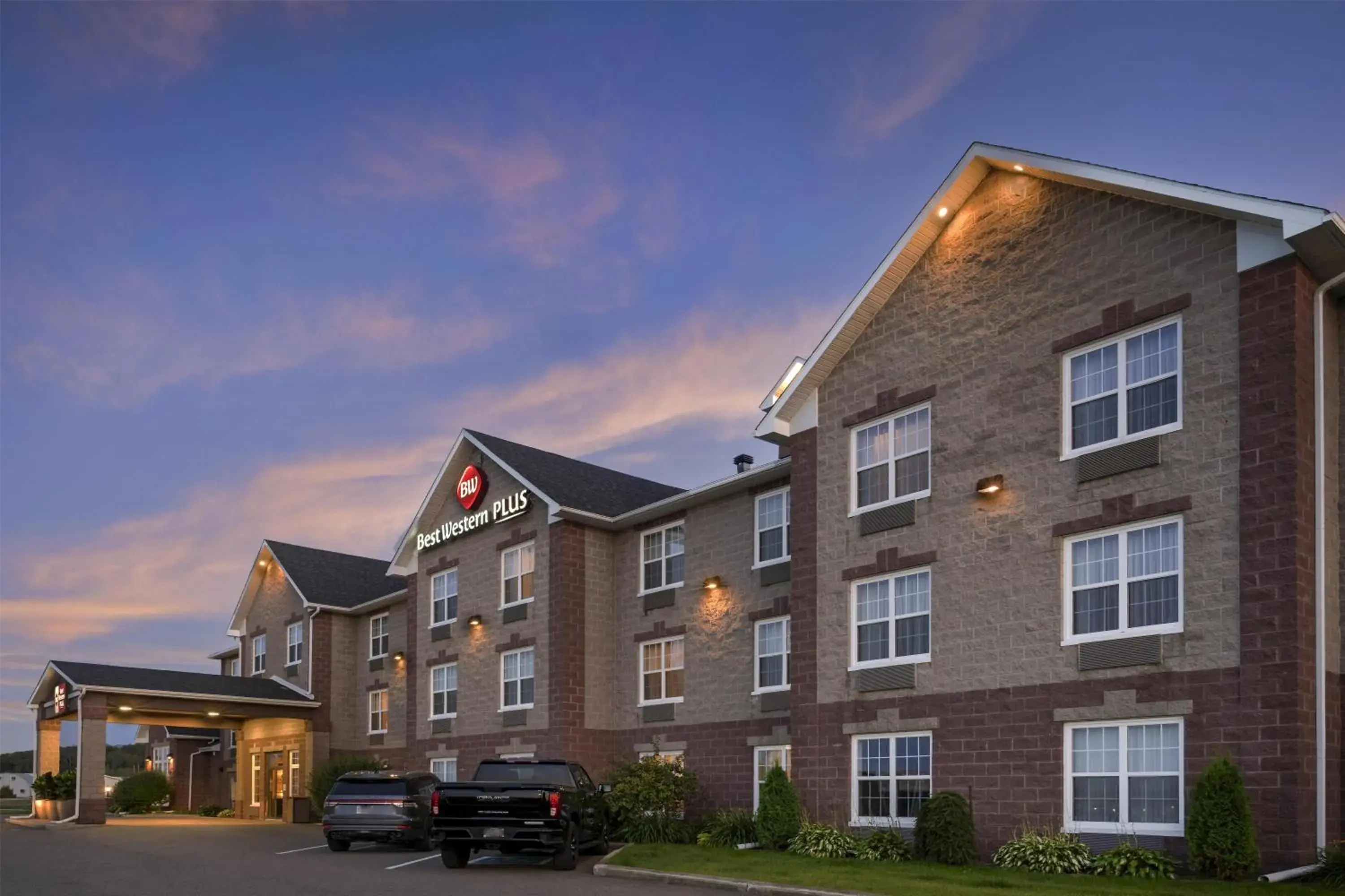 Property building in Best Western Plus Grand-Sault Hotel & Suites Property building in Best Western Plus Grand-Sault Hotel & Suites