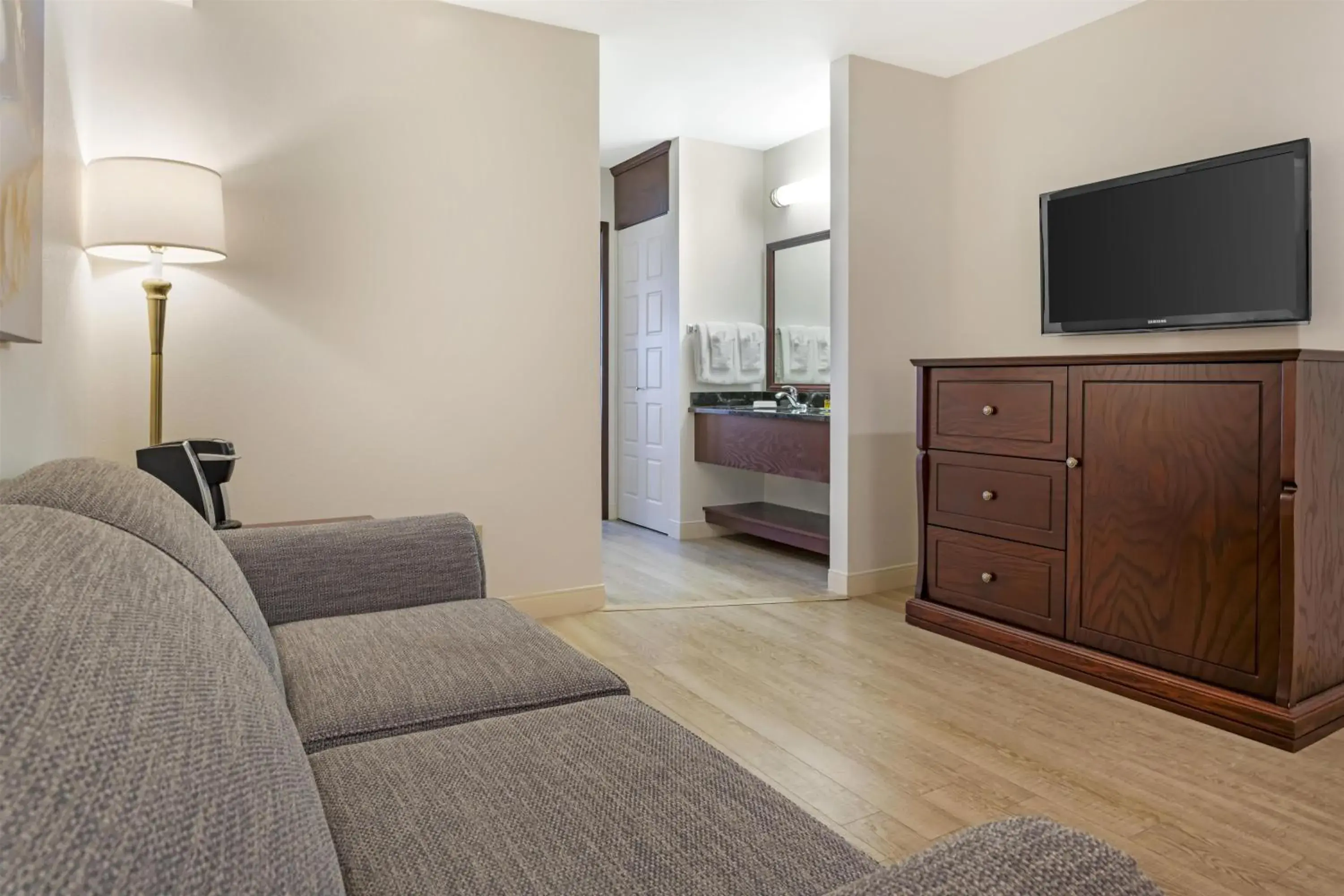 Bedroom in Best Western Plus Grand-Sault Hotel & Suites Bedroom in Best Western Plus Grand-Sault Hotel & Suites